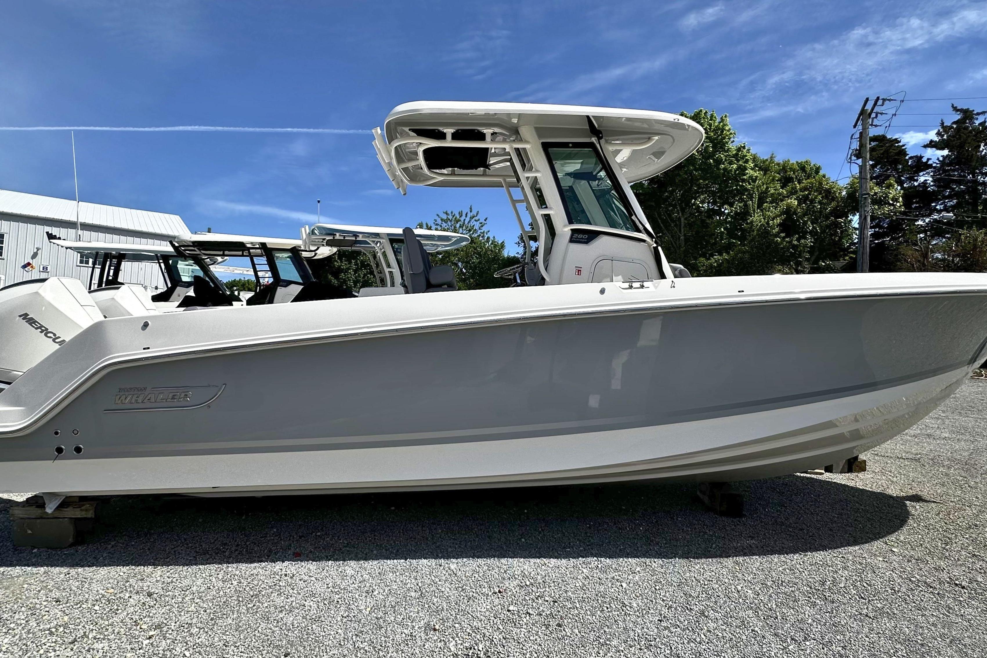2026 Boston Whaler 280 Outrage