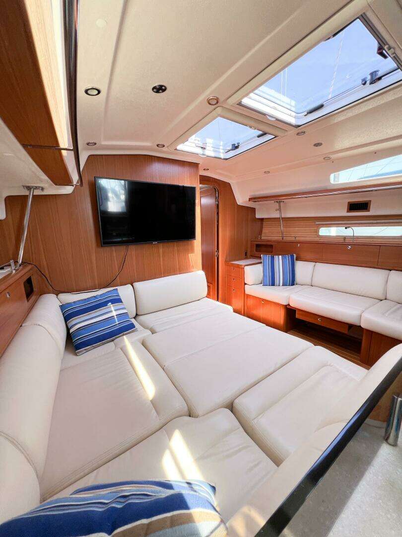 2019 Catalina 425 - Image 45