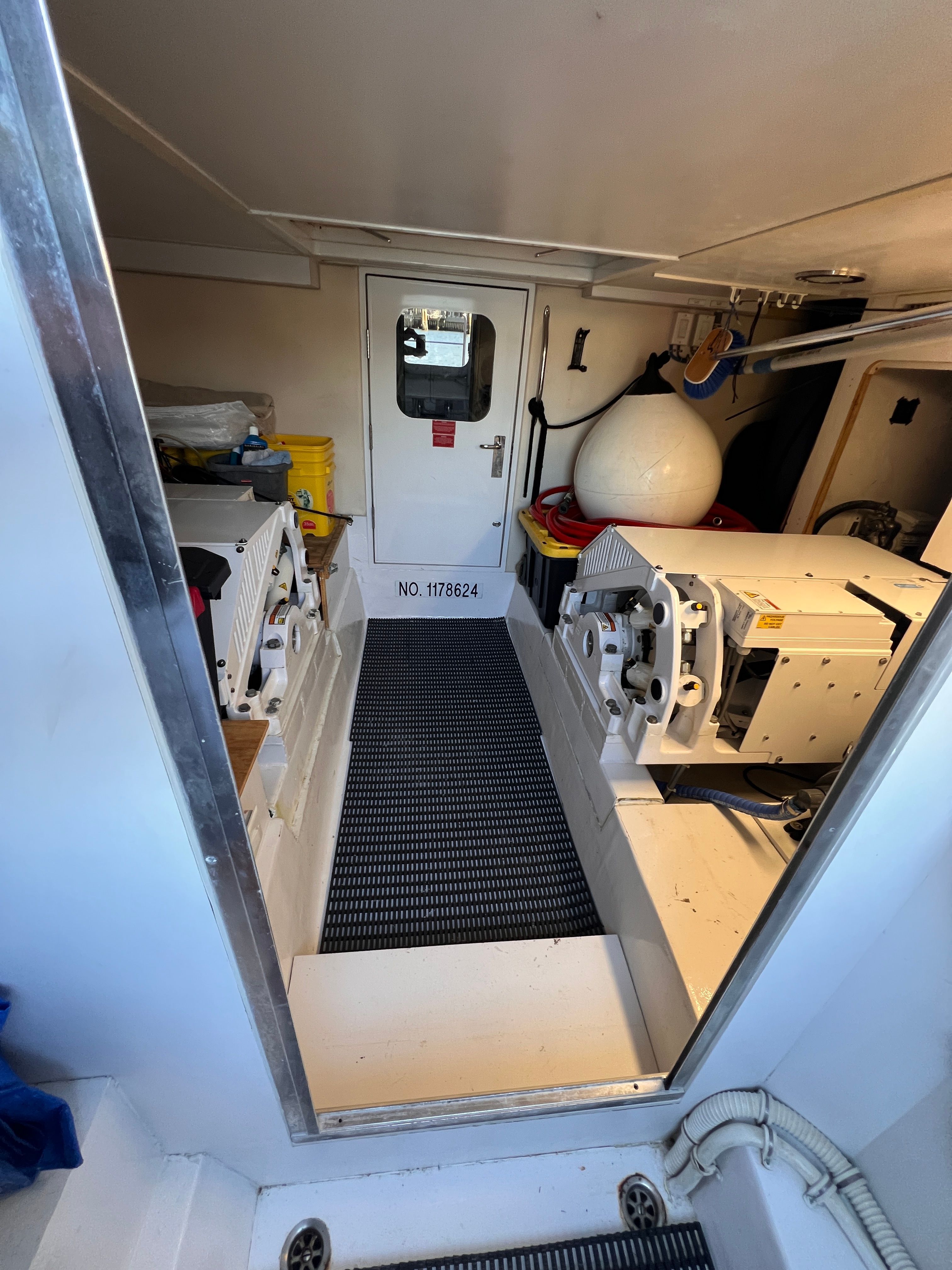 2006 Hatteras 64 Motor Yacht - 16