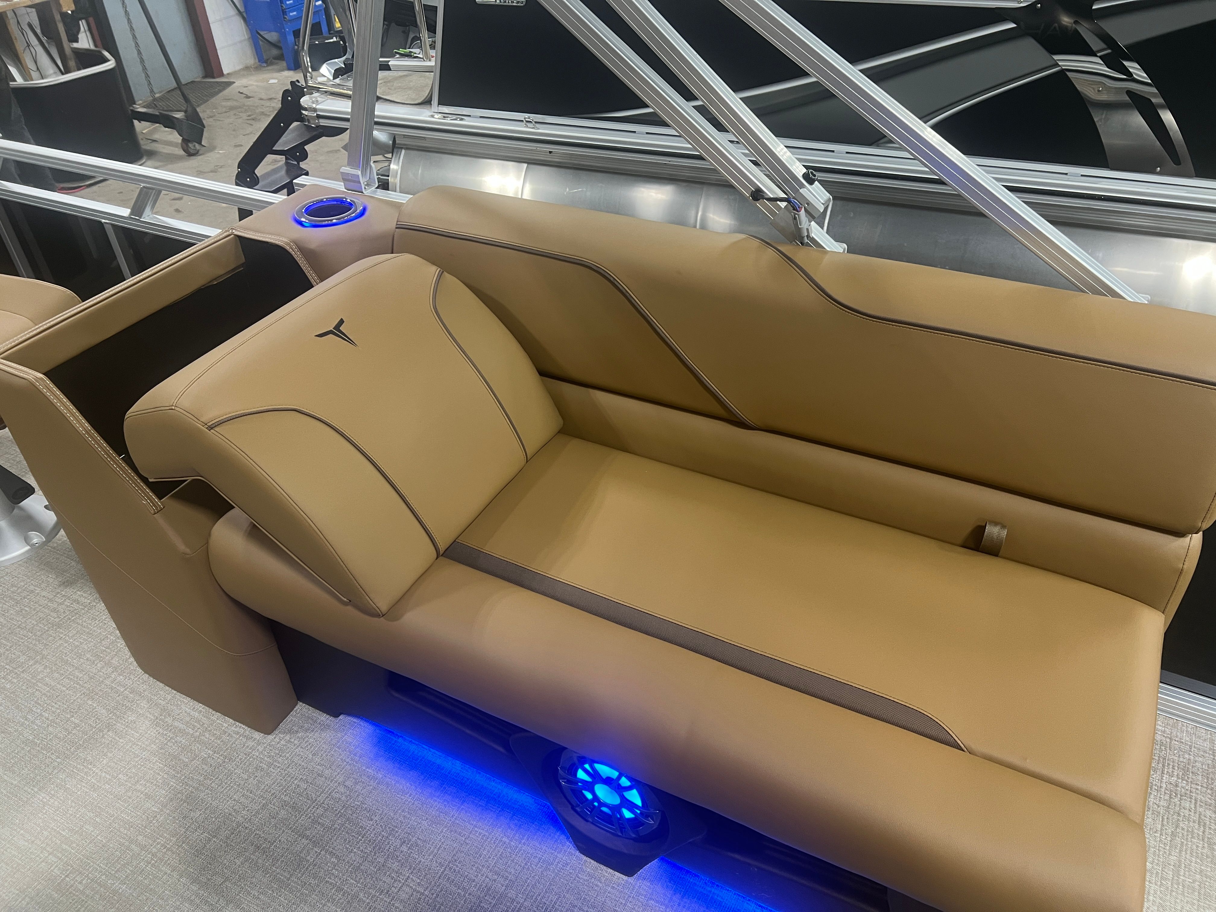 2026 Tahoe Sport 2385 Center Console Fish Tritoon & Honda 4-Stroke EFI - 21