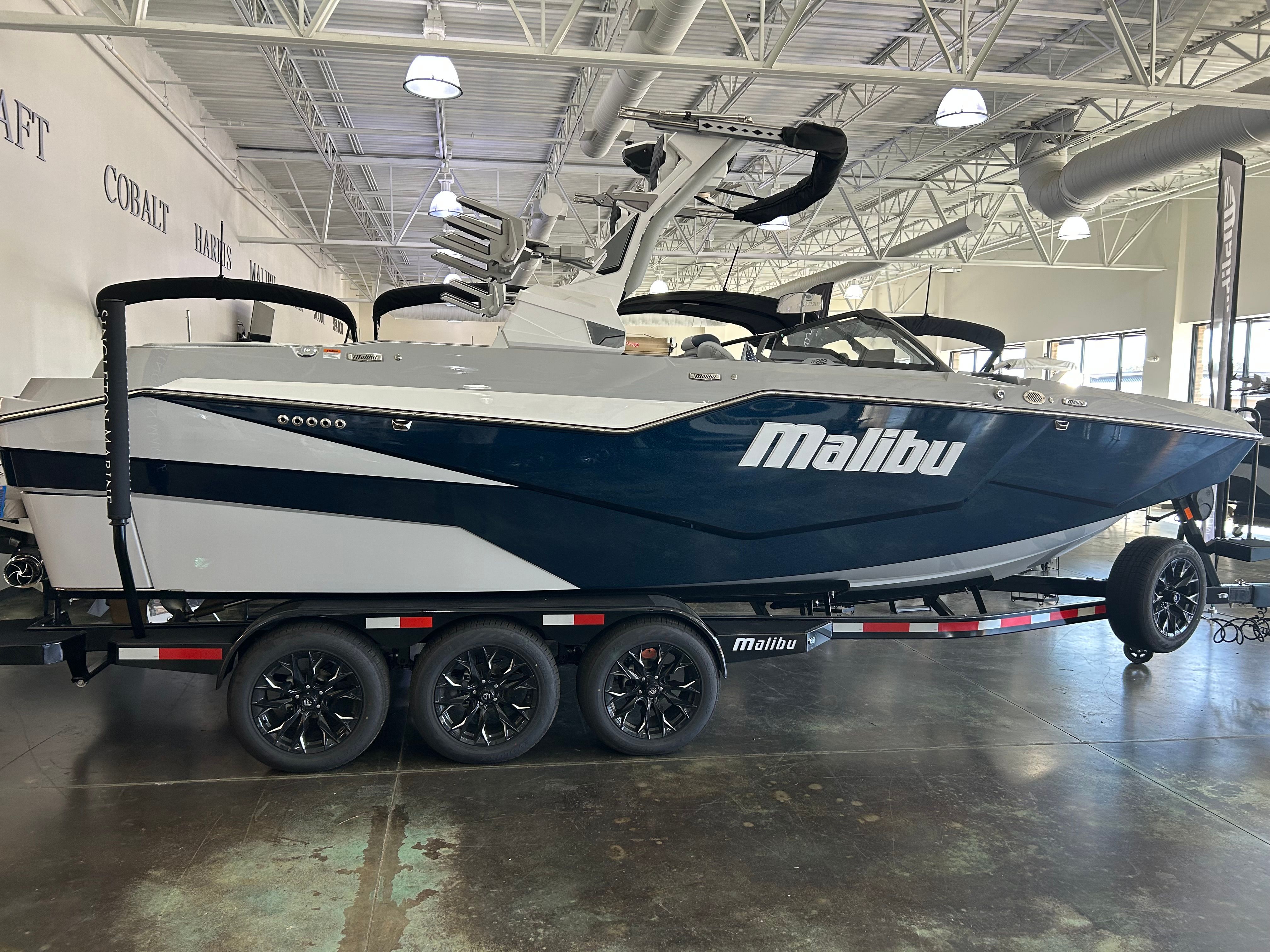 2026 Malibu M242