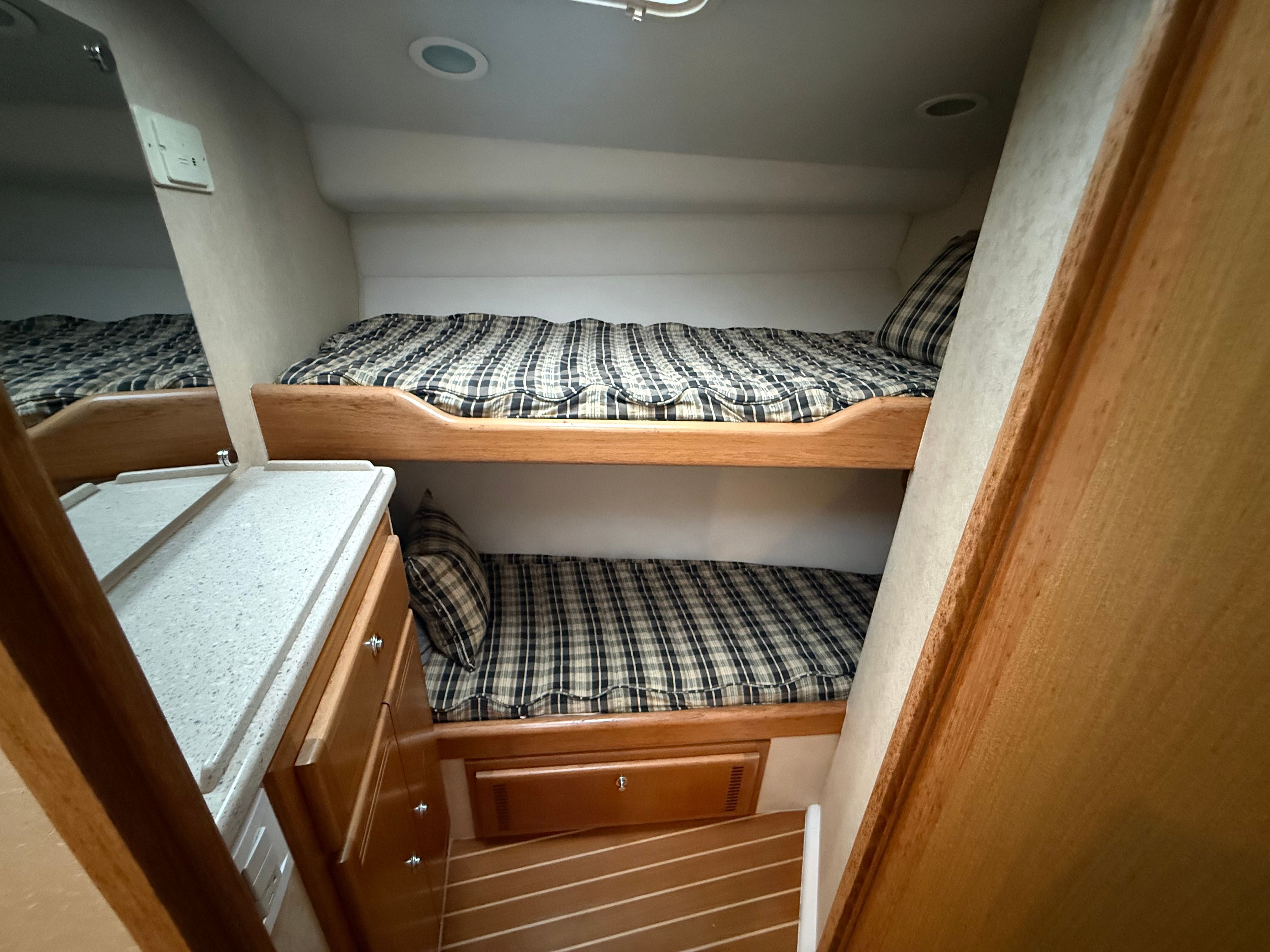 2007 Cabo 45 Express - 12