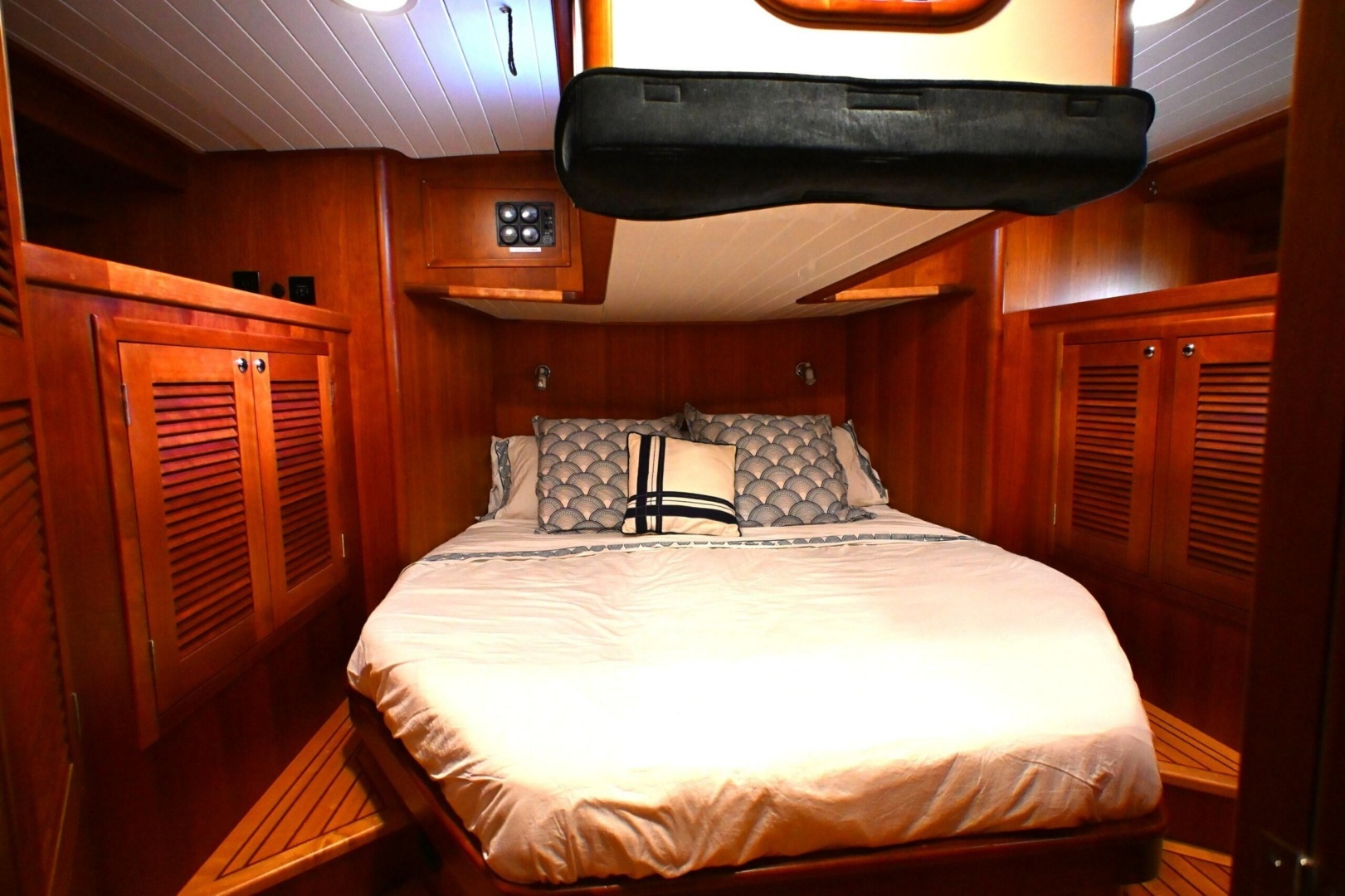 2006 Waterline 50 - Image 52