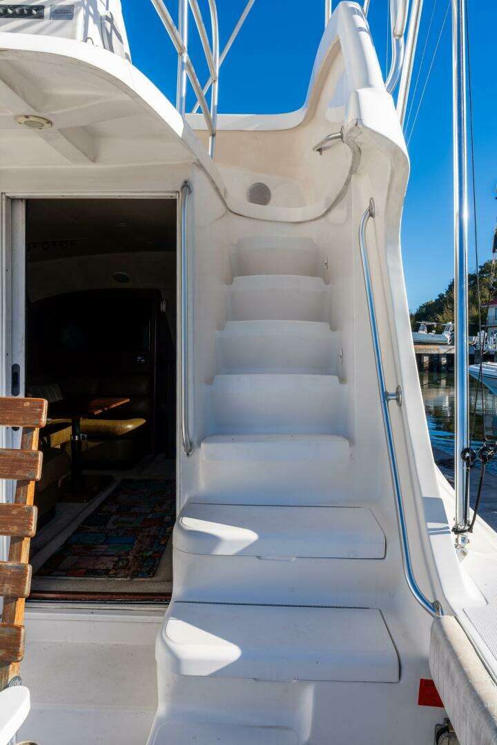 2004 Luhrs Convertible - Image 12