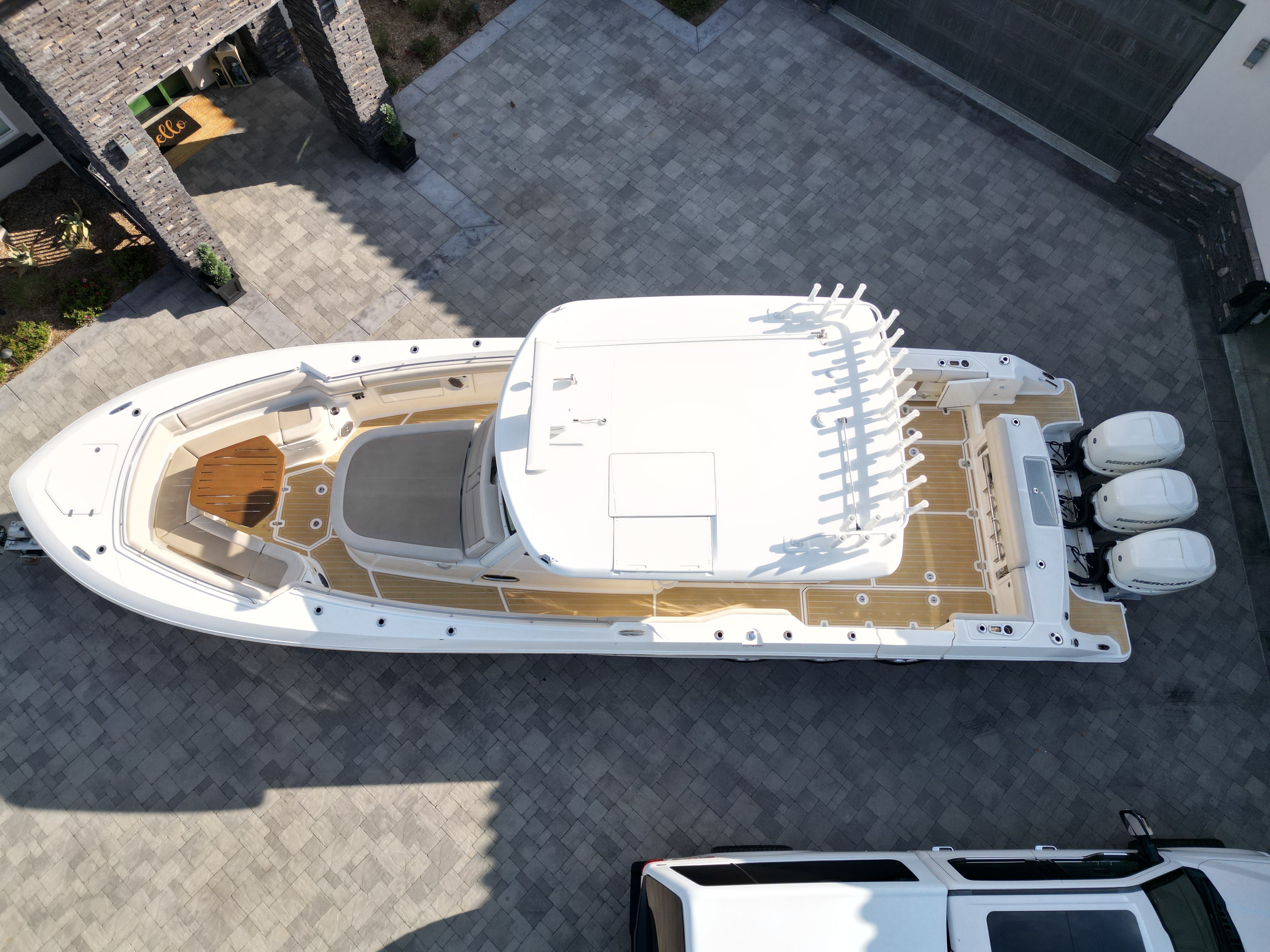 2018 Boston Whaler 380 Outrage - 6