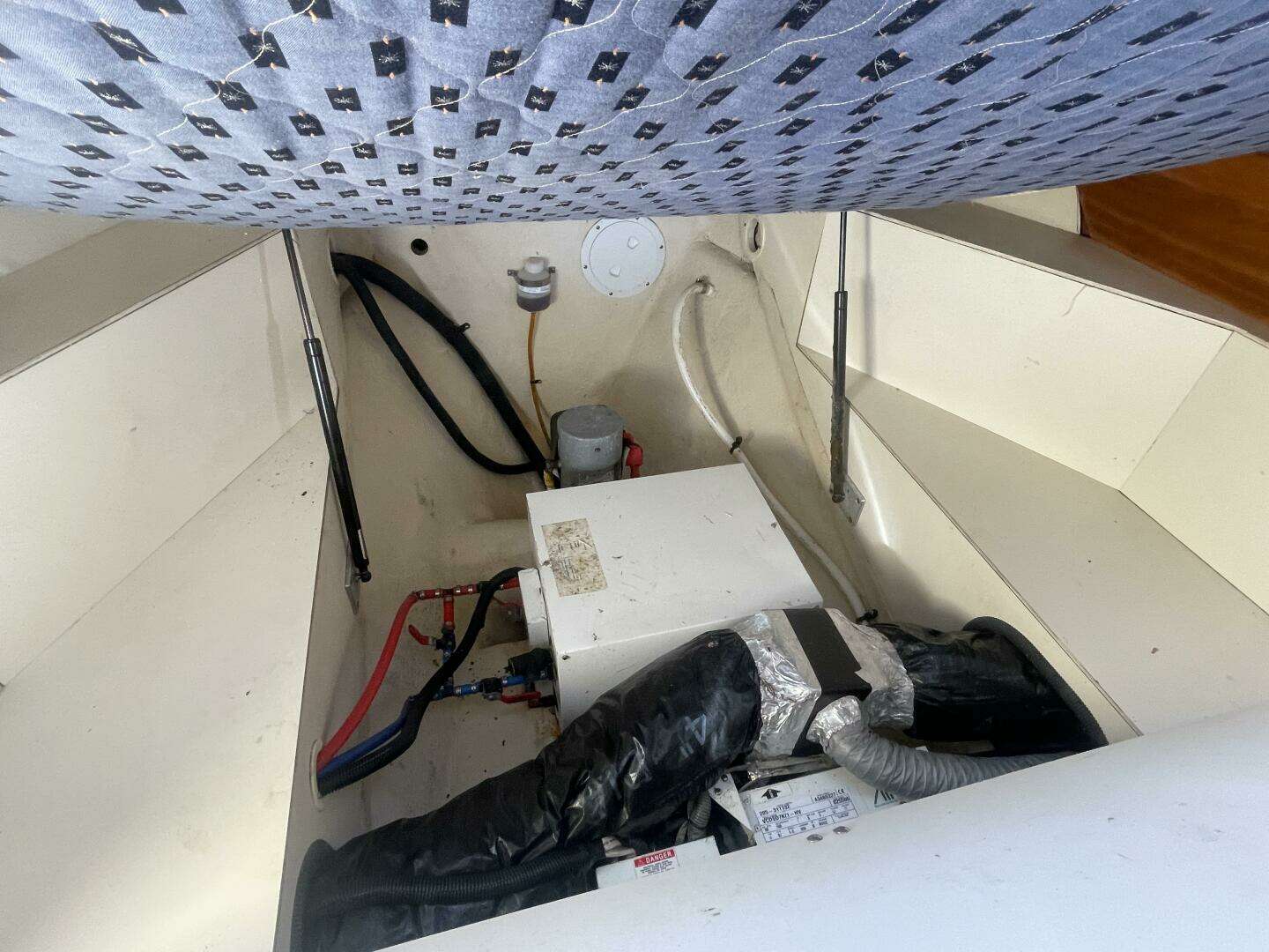 2005 Mainship 30 Pilot II - Image 23