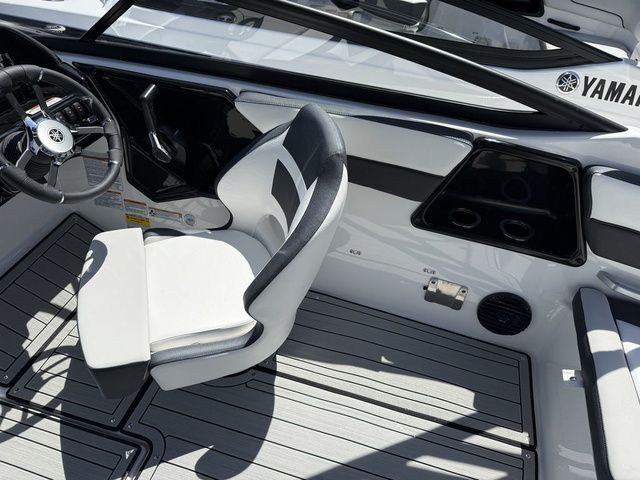 2026 Yamaha Boats 195S - 14