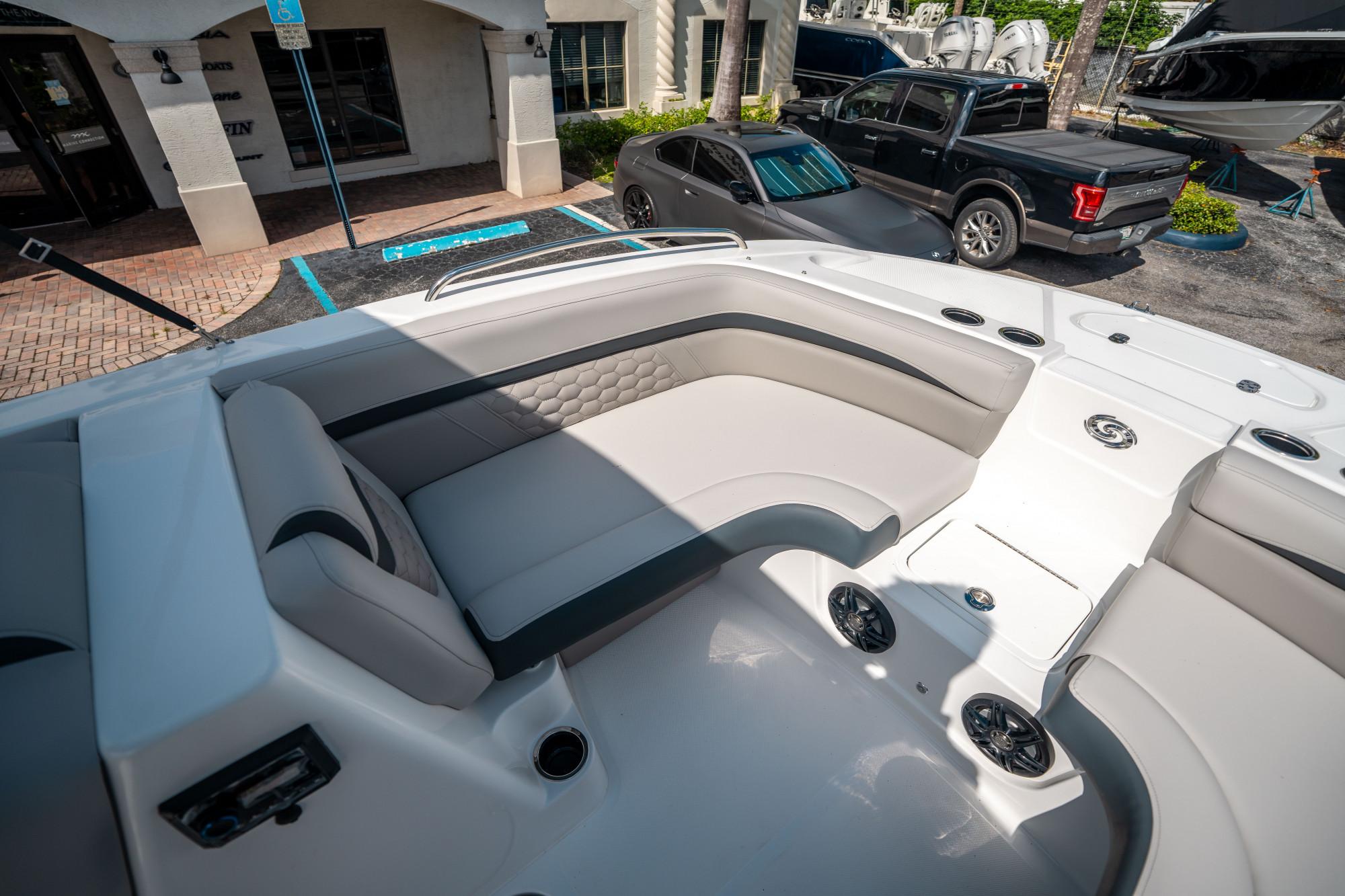 2025 Hurricane SunDeck Sport 192 RL OB - 24
