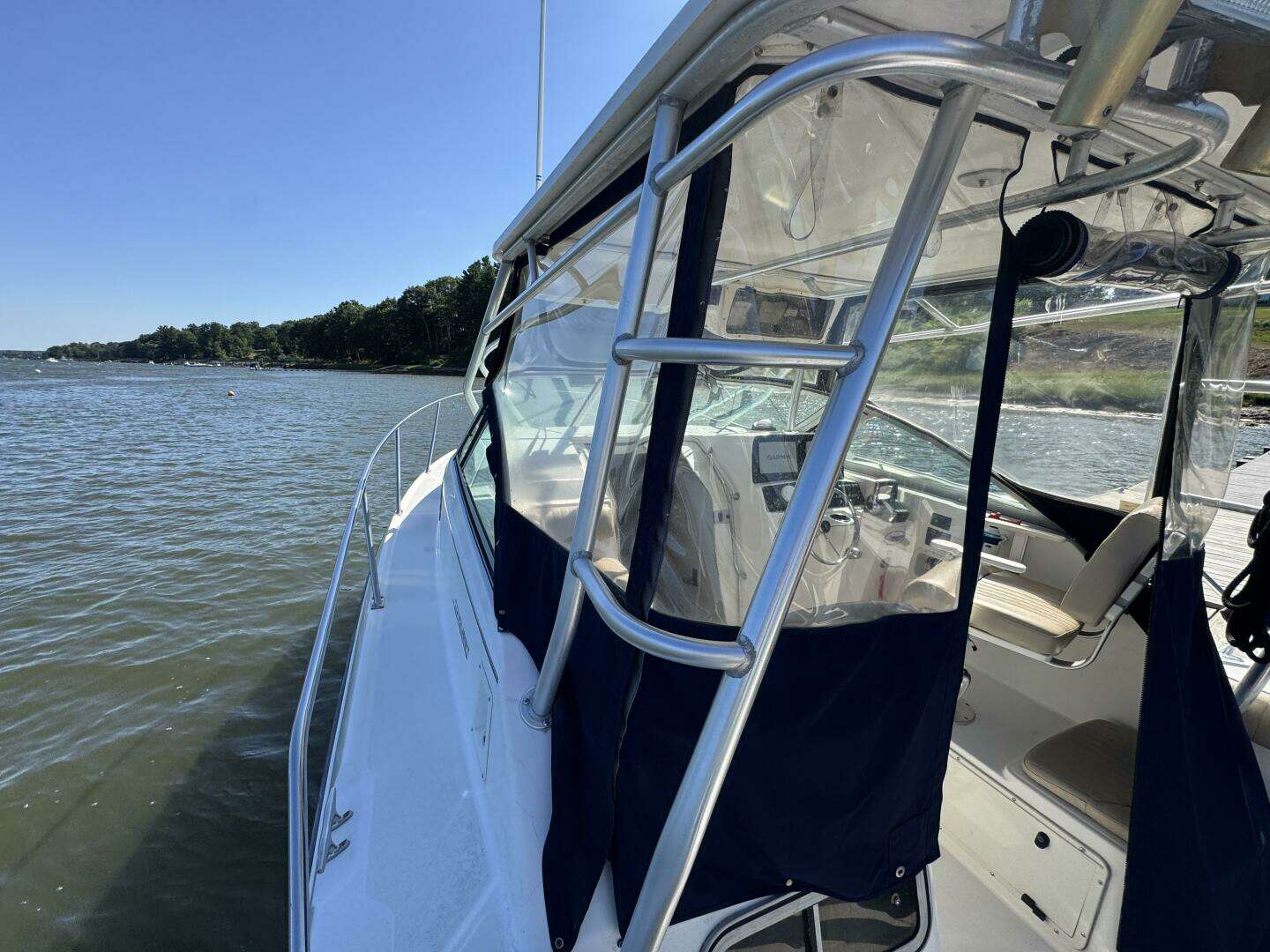 1999 Boston Whaler 28 Conquest - Image 15