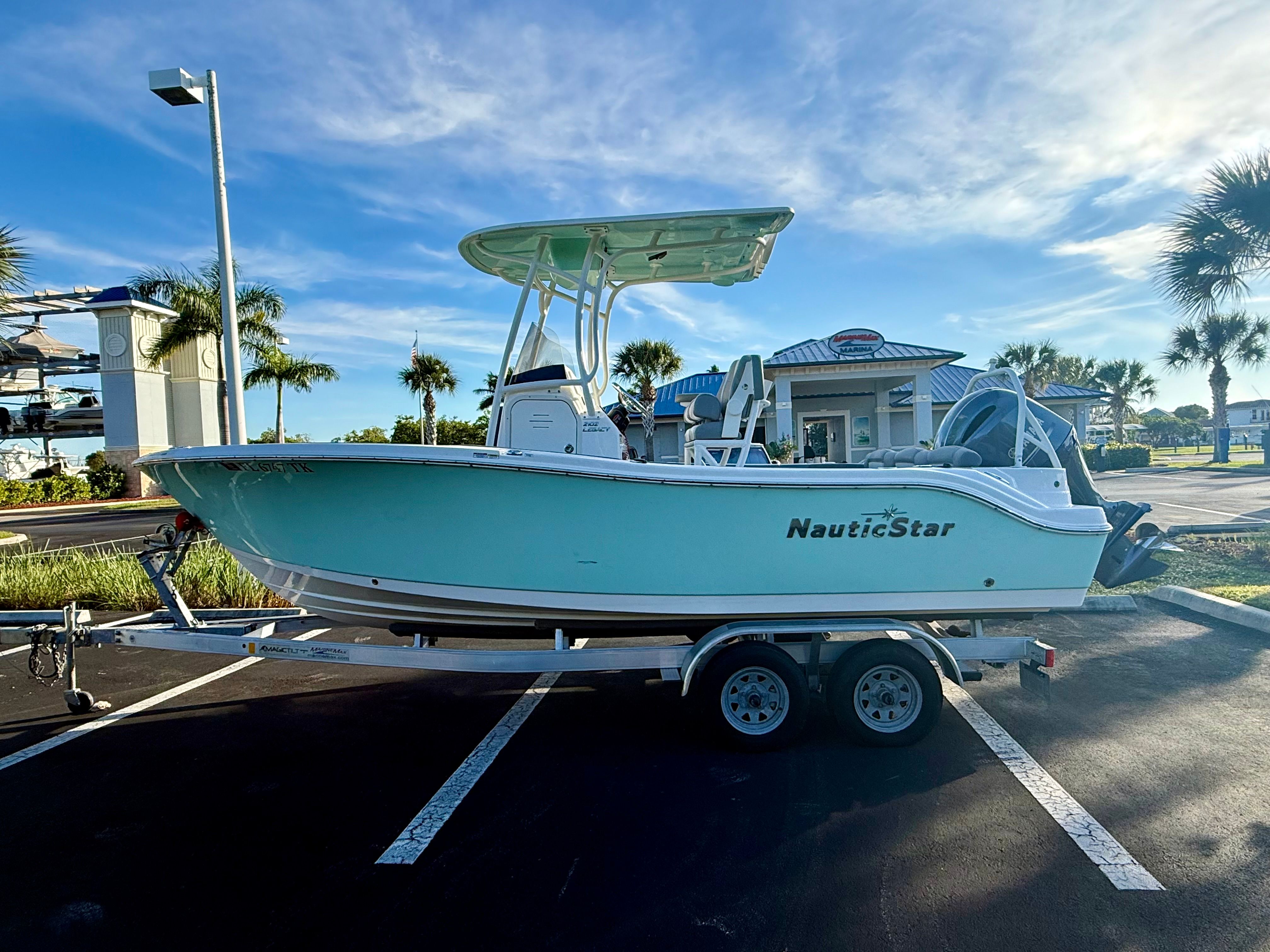 2023 NauticStar 2102 Legacy