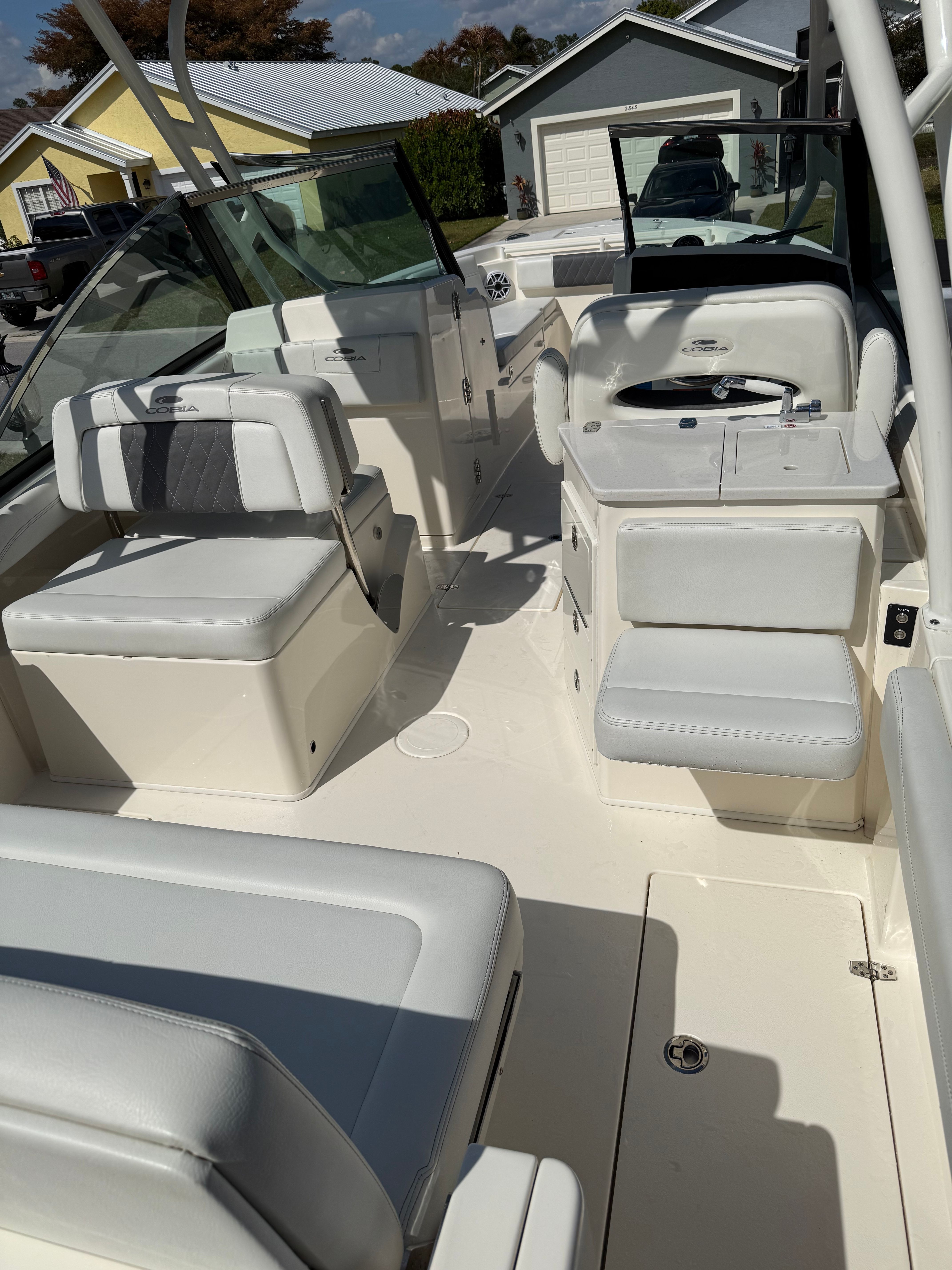2022 Cobia 240 Dual Console - 35