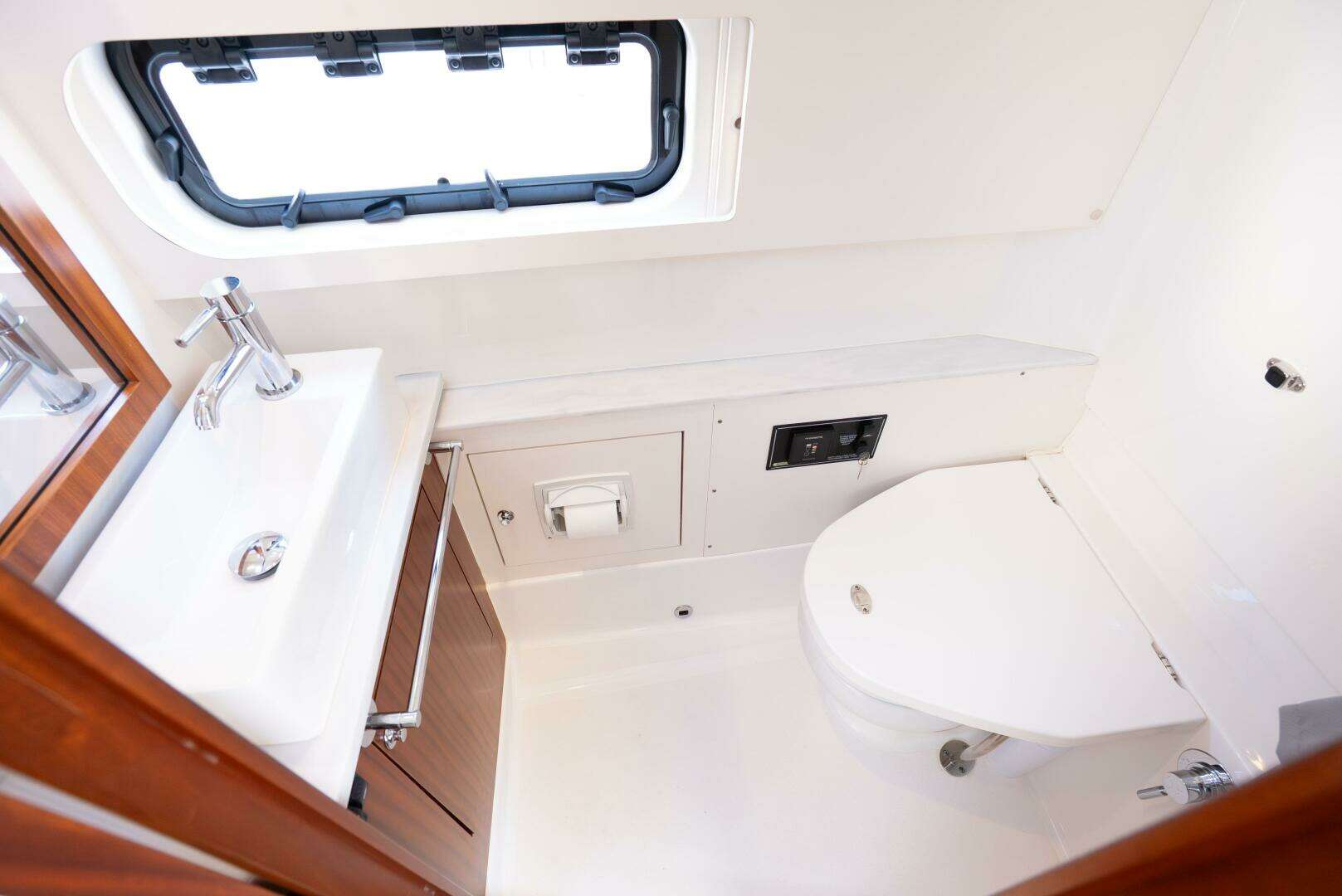 2023 Pursuit S428 - Image 30