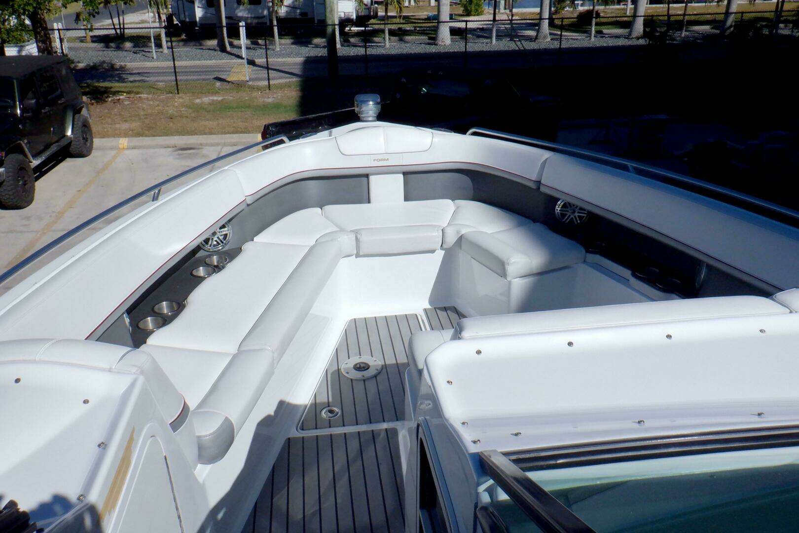 2015 Formula 350 Crossover Bowrider - Image 20