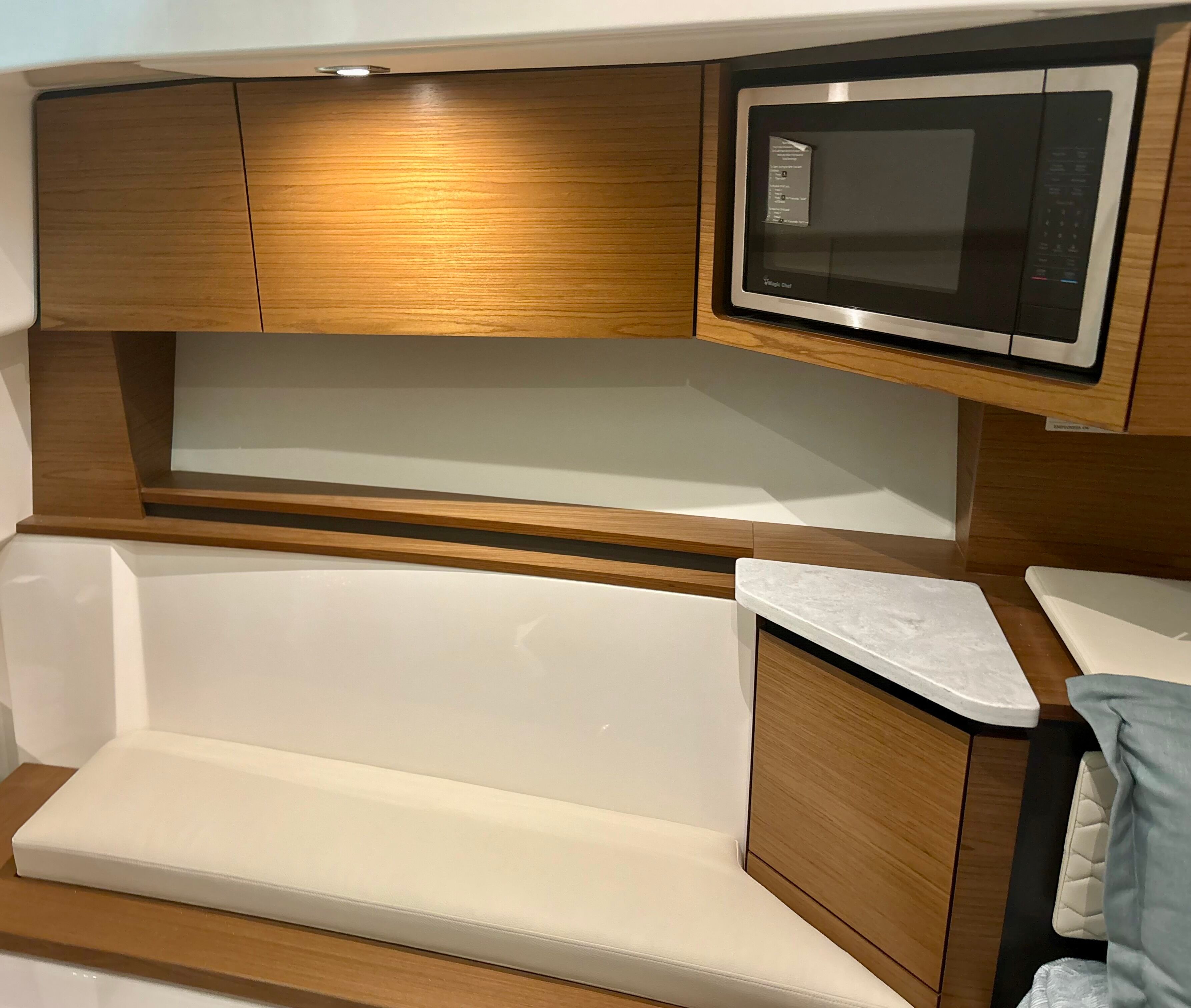 2026 TIARA YACHTS 43 LS - Image 42