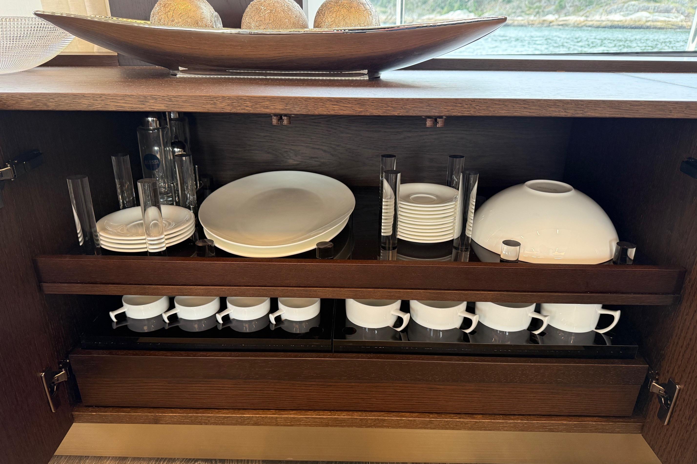 Elegant dining set in a Ferretti Yachts 850, 2020 model, featuring plates and cups.