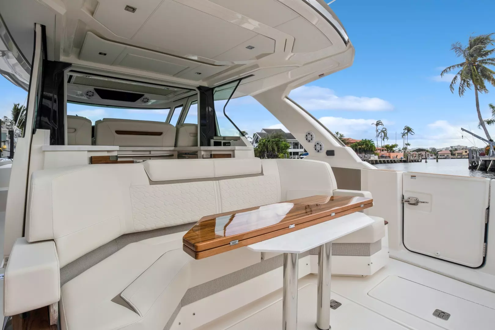 2022 Tiara Yachts — - Image 17