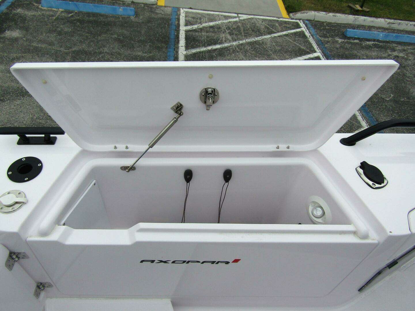 2024 Axopar 37 Sun Top - Image 34