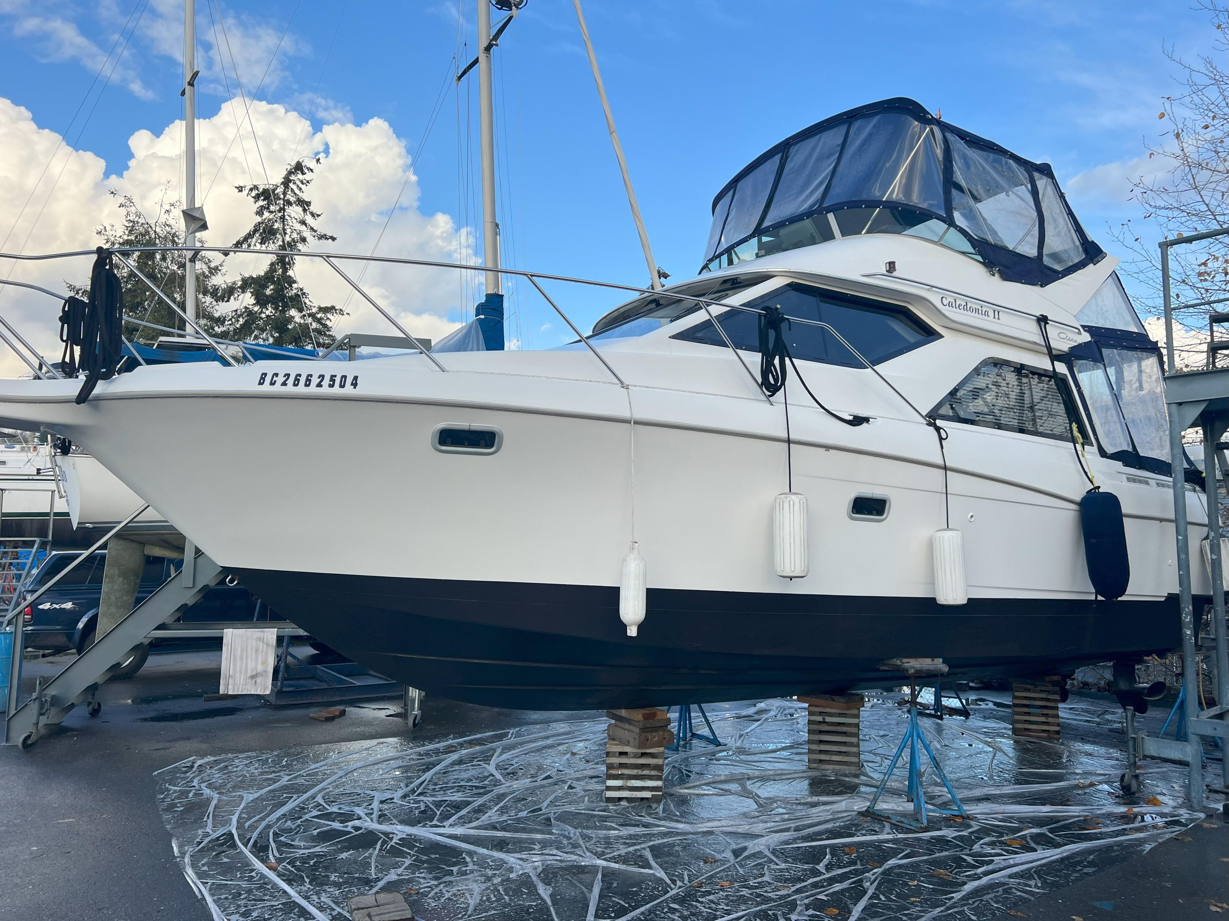 2001 Bayliner Ciera 3258 Command Bridge