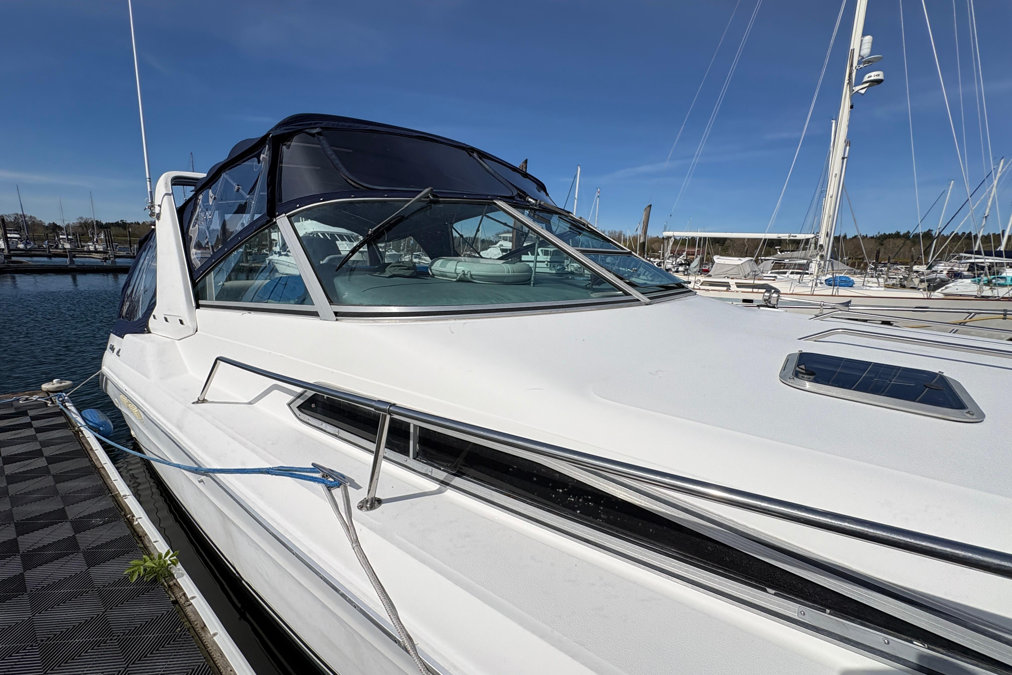 1993 Sea Ray Sundancer 330 yacht docked at marina under clear blue sky.