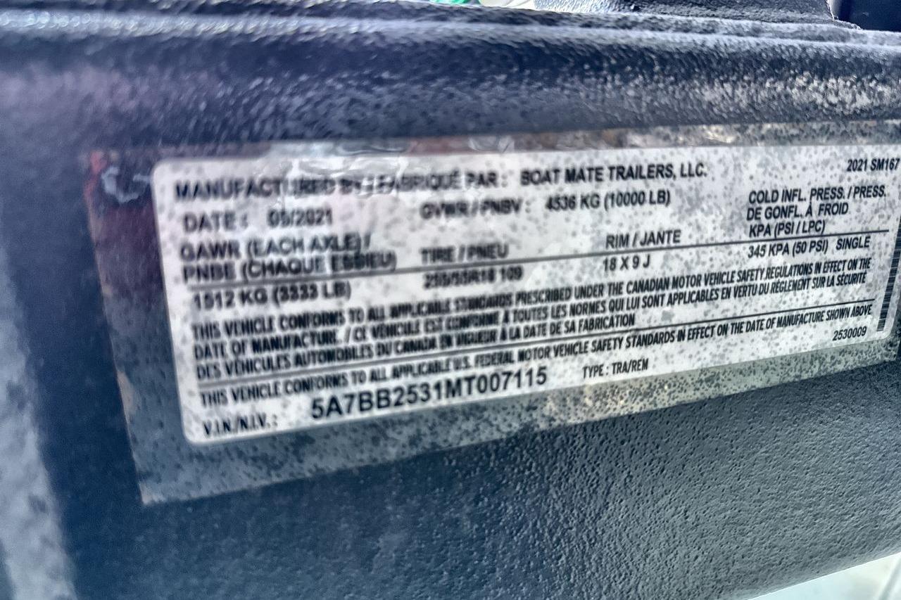 2021 Supra SE 550 trailer label with specifications and safety standards.