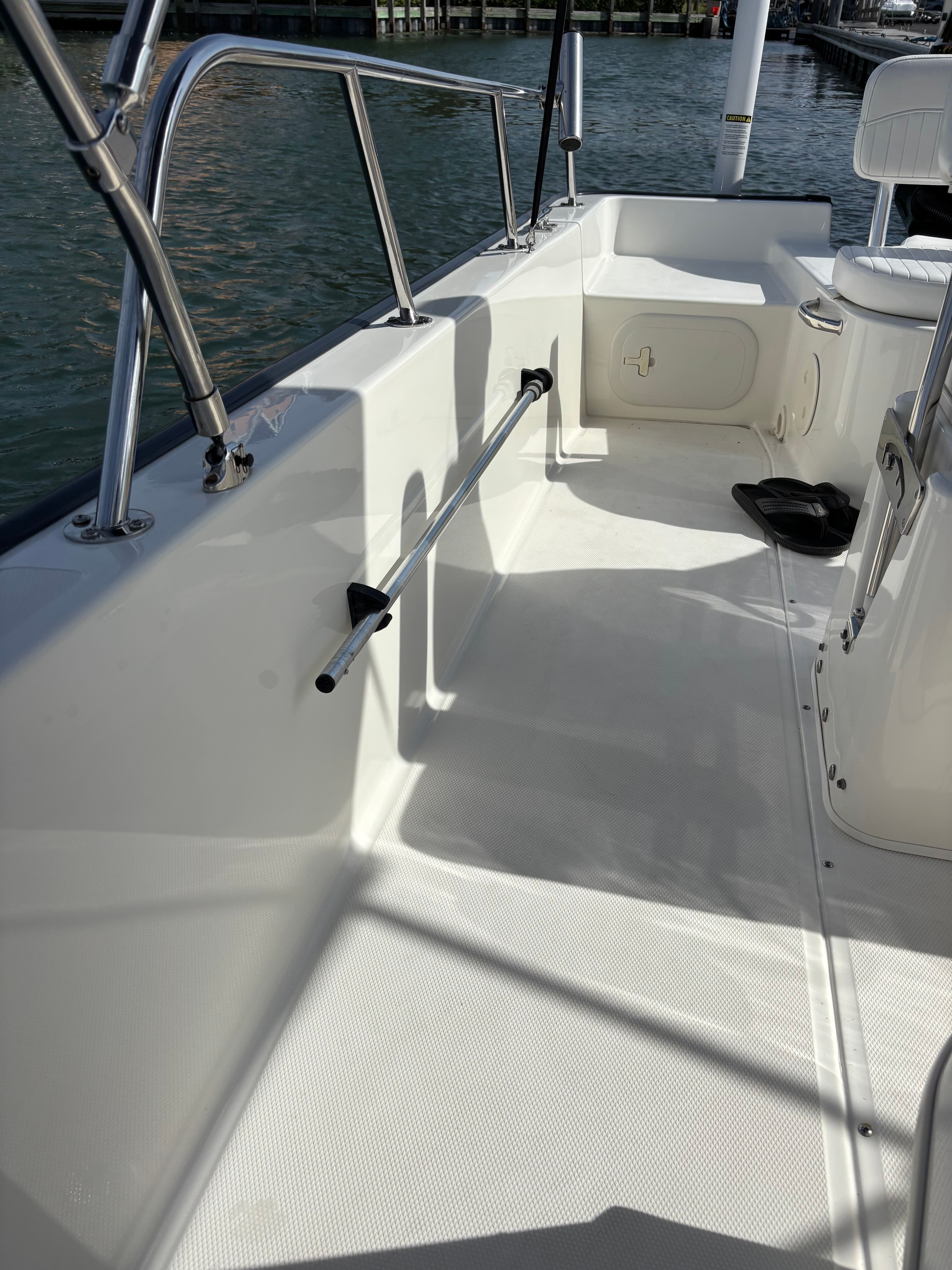 2009 Boston Whaler 190 Montauk - 12