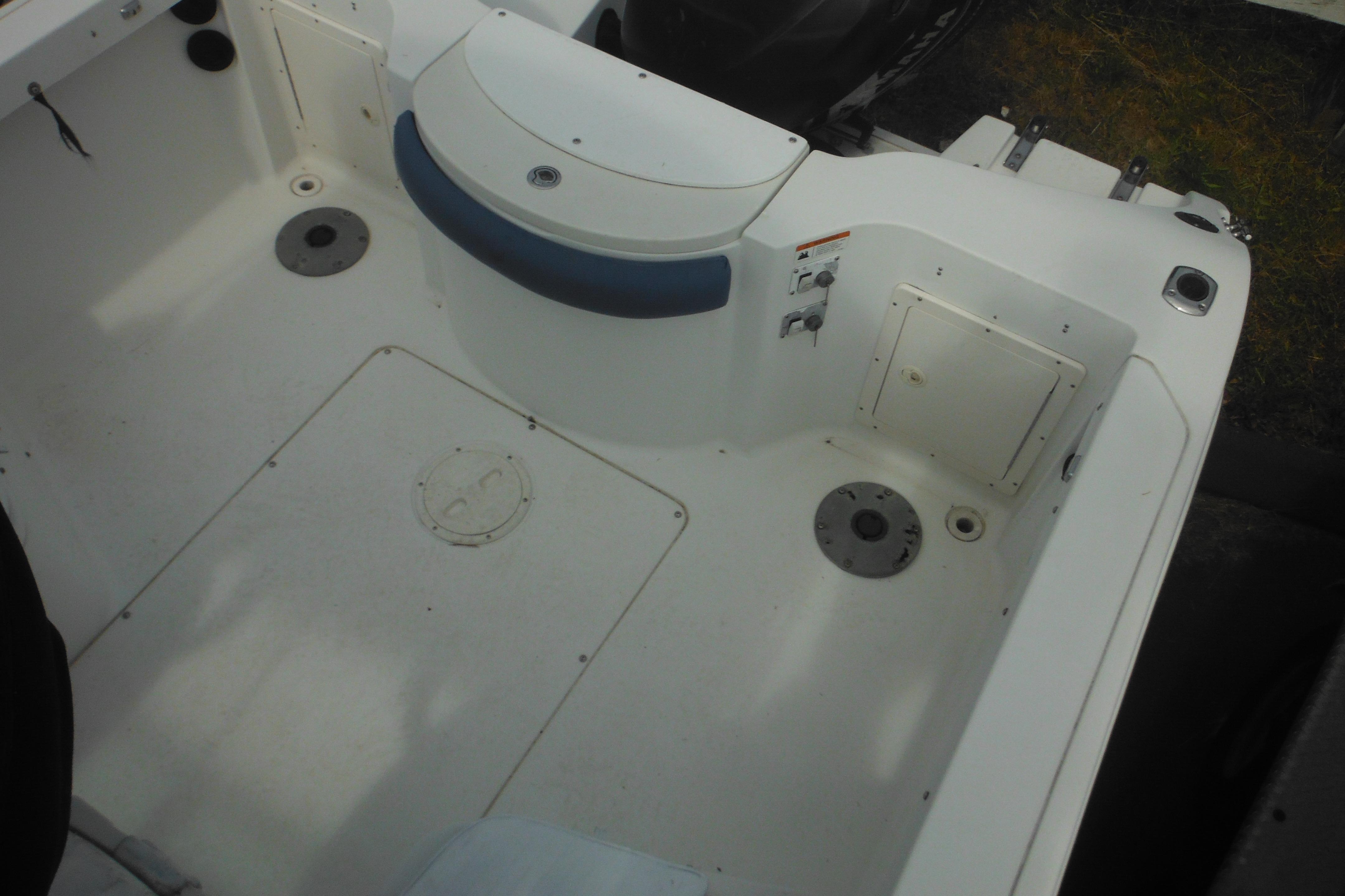 2005 Seaswirl Striper 2101 Walkaround O/B boat interior, featuring seating and storage compartments.