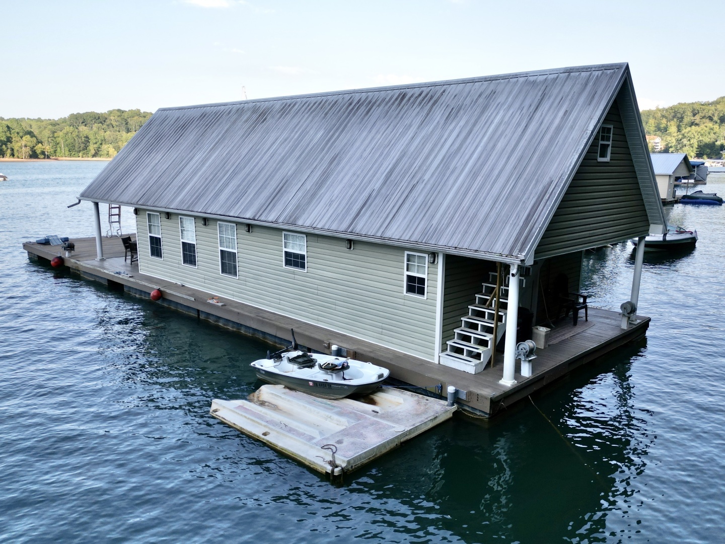 2006 Custom 20 x 43 Floating Cabin - Approx 812sqft - Image 11