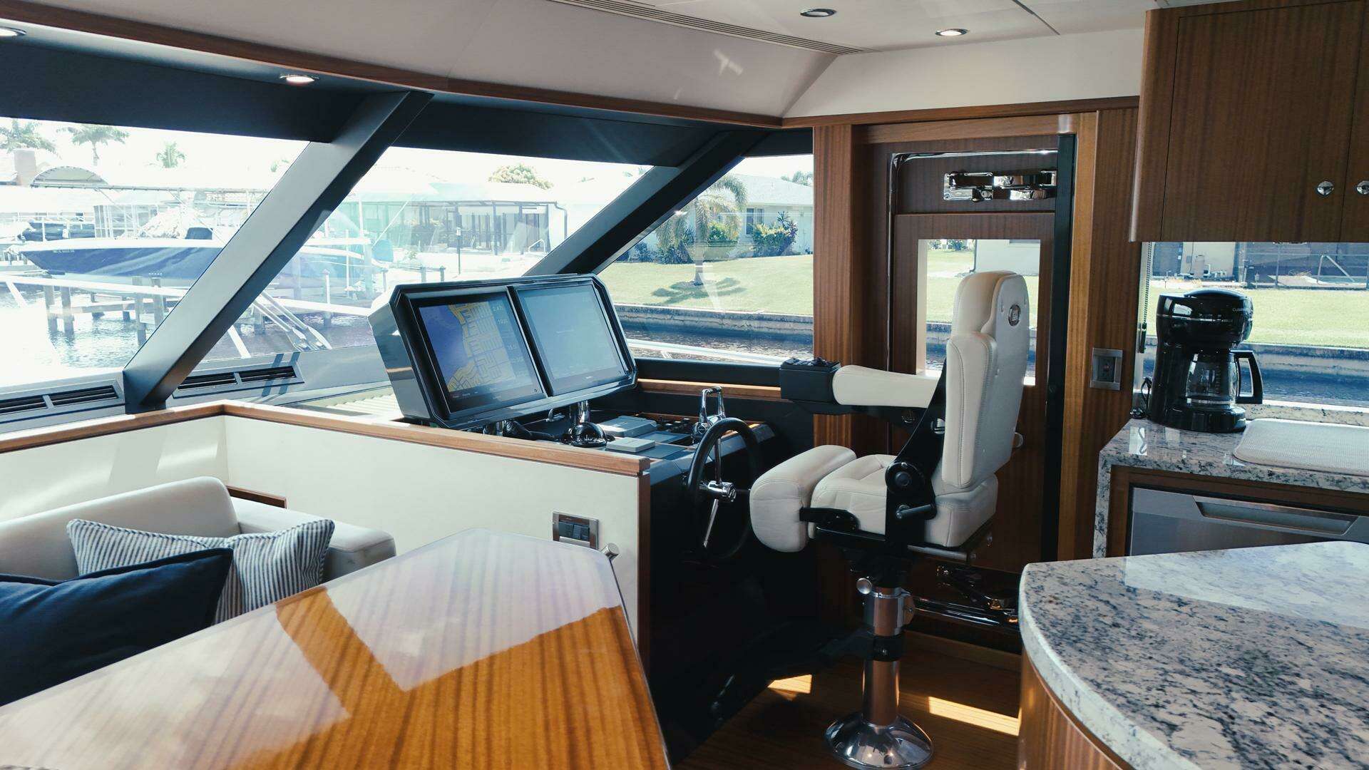 2015 Ocean Alexander 72 - Image 10