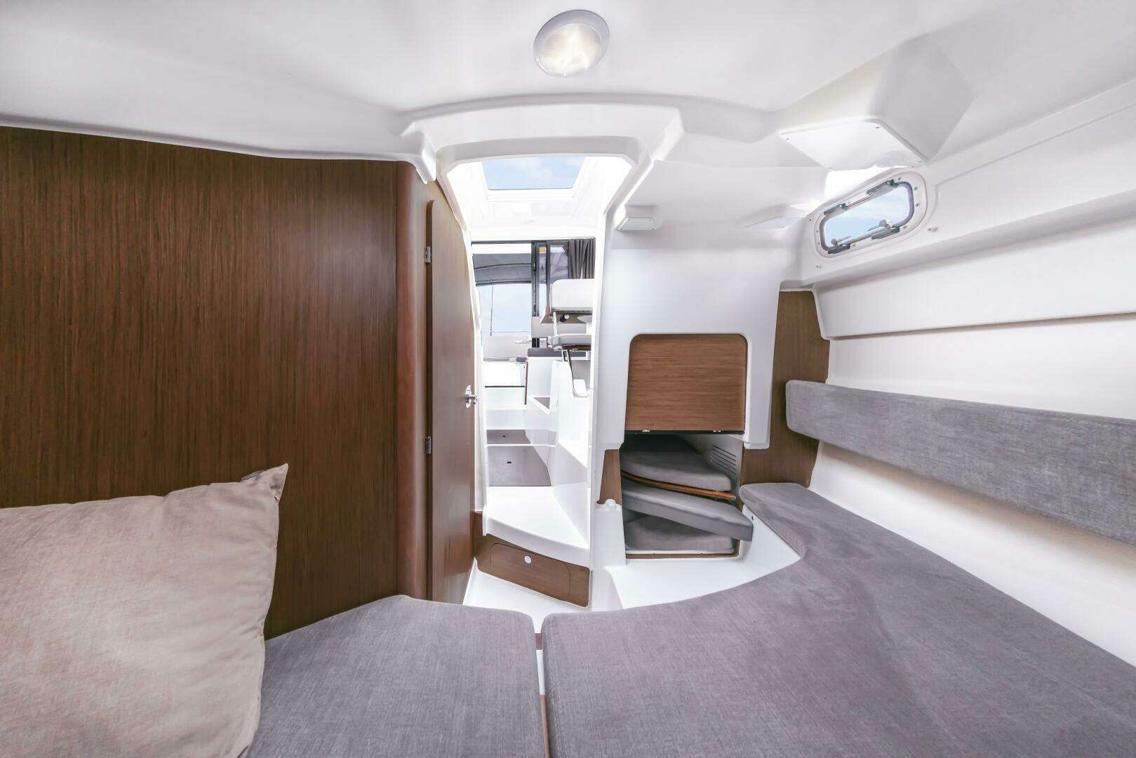 2027 Beneteau Antares 8 - Image 4