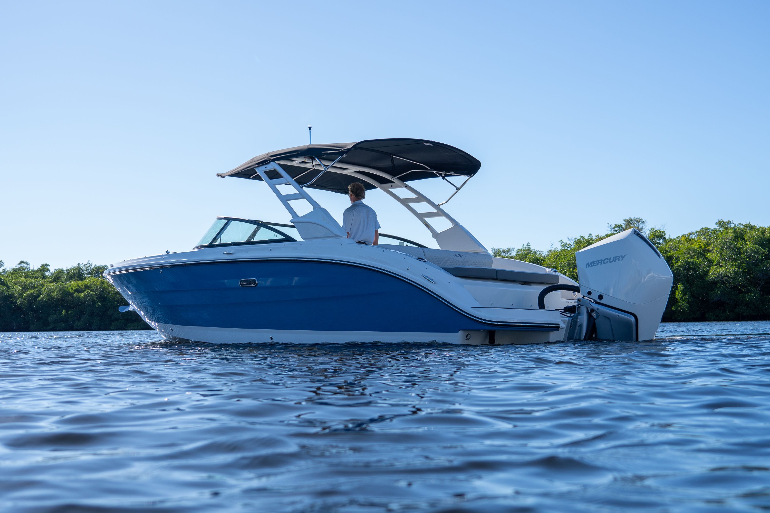 2026 Sea Ray SDX 270 Outboard - 21