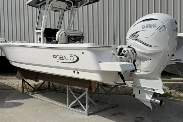 2023 Robalo