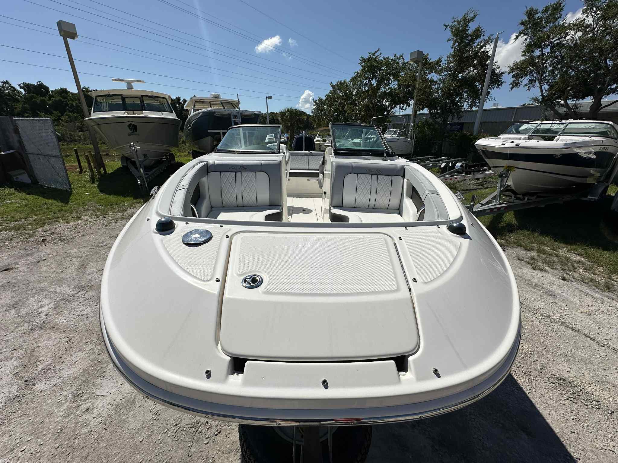 2017 SEA RAY 220 SDX - Image 3