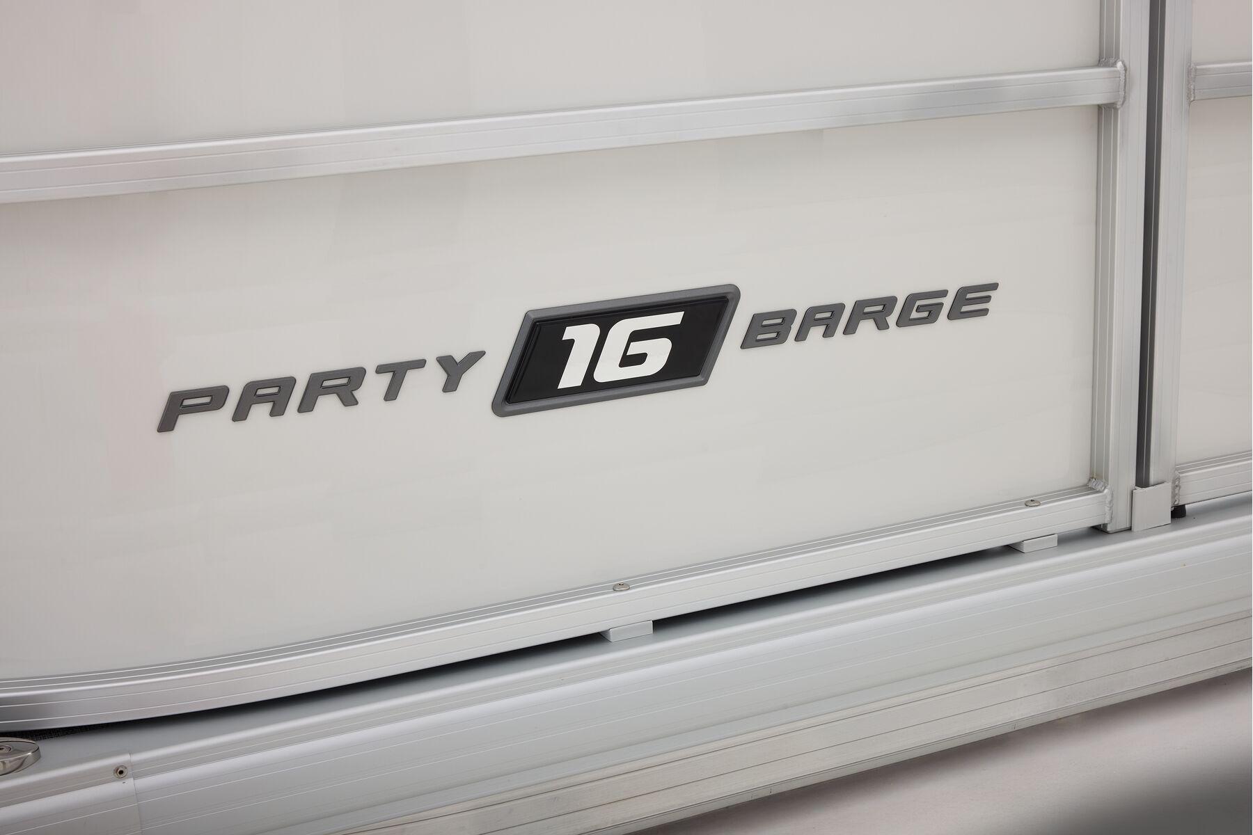 2026 Sun Tracker Party Barge 16 DLX - 40