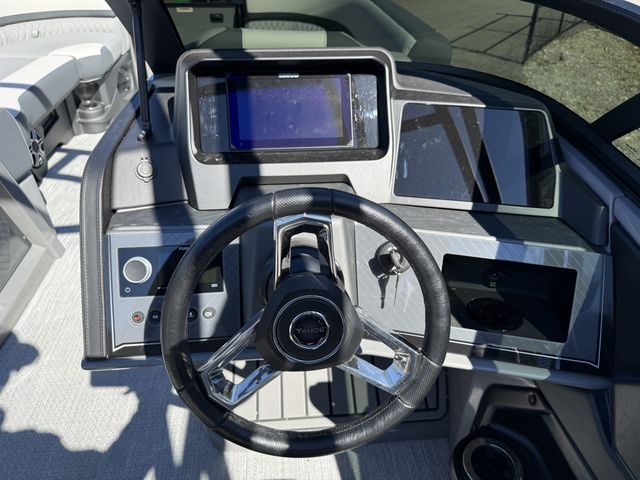 2026 Tahoe Cascade - Quad Lounger Shift Windshield - 20