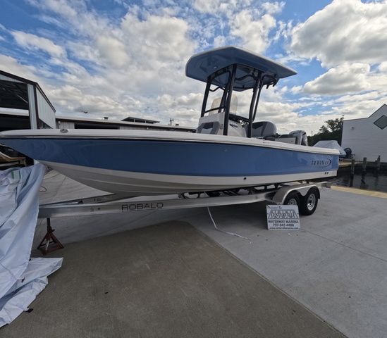 2026 Robalo Cayman 226 In Stock Trailer Included - 4