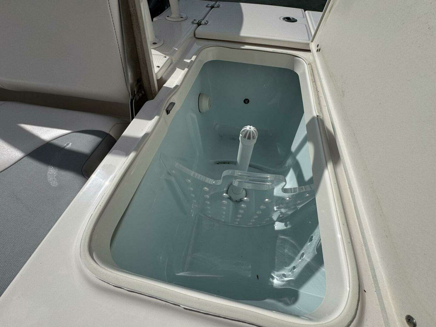 2021 Robalo 246 Cayman - Image 27