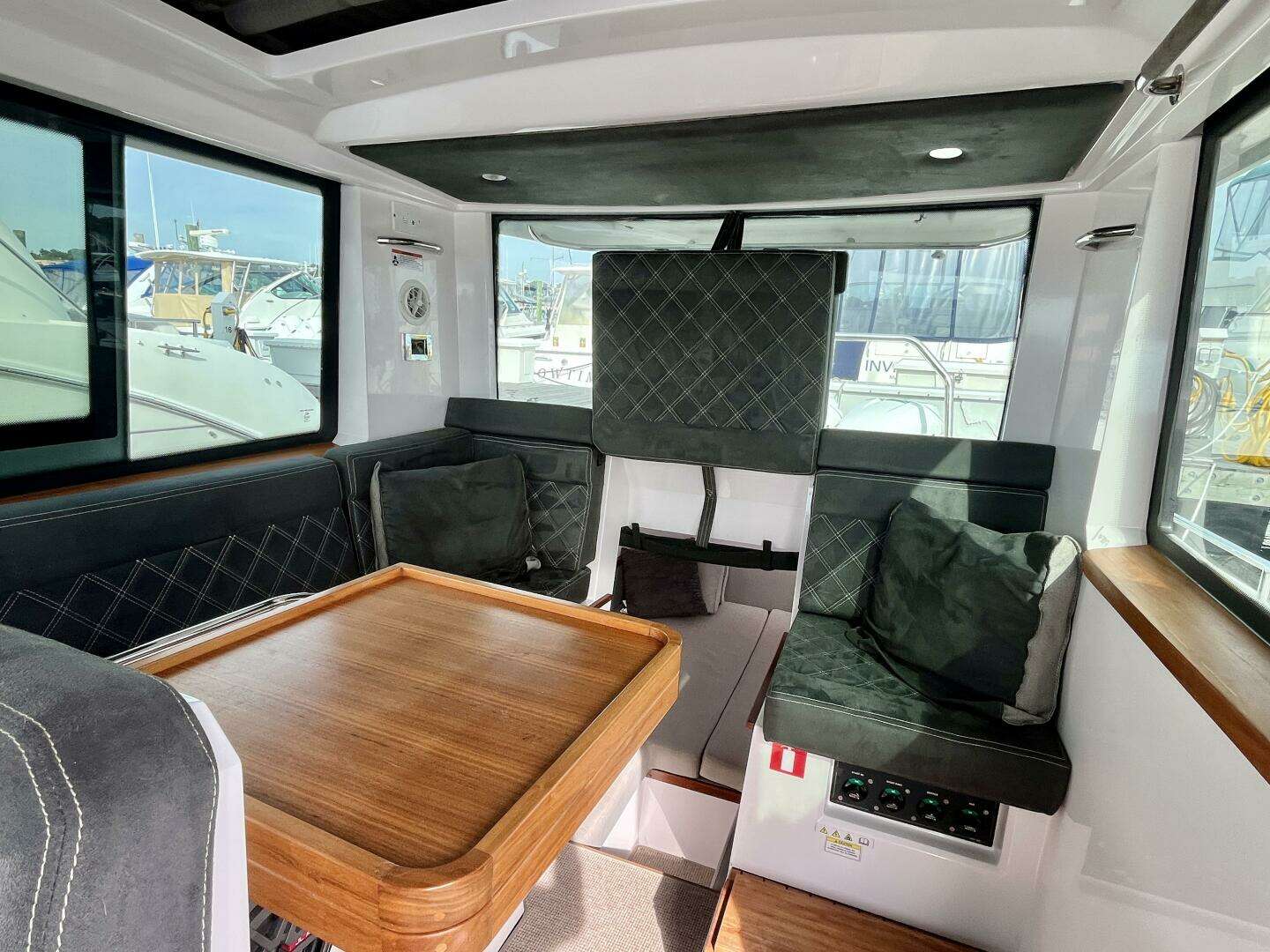 2018 Axopar 37 Sport Cabin R - Image 20