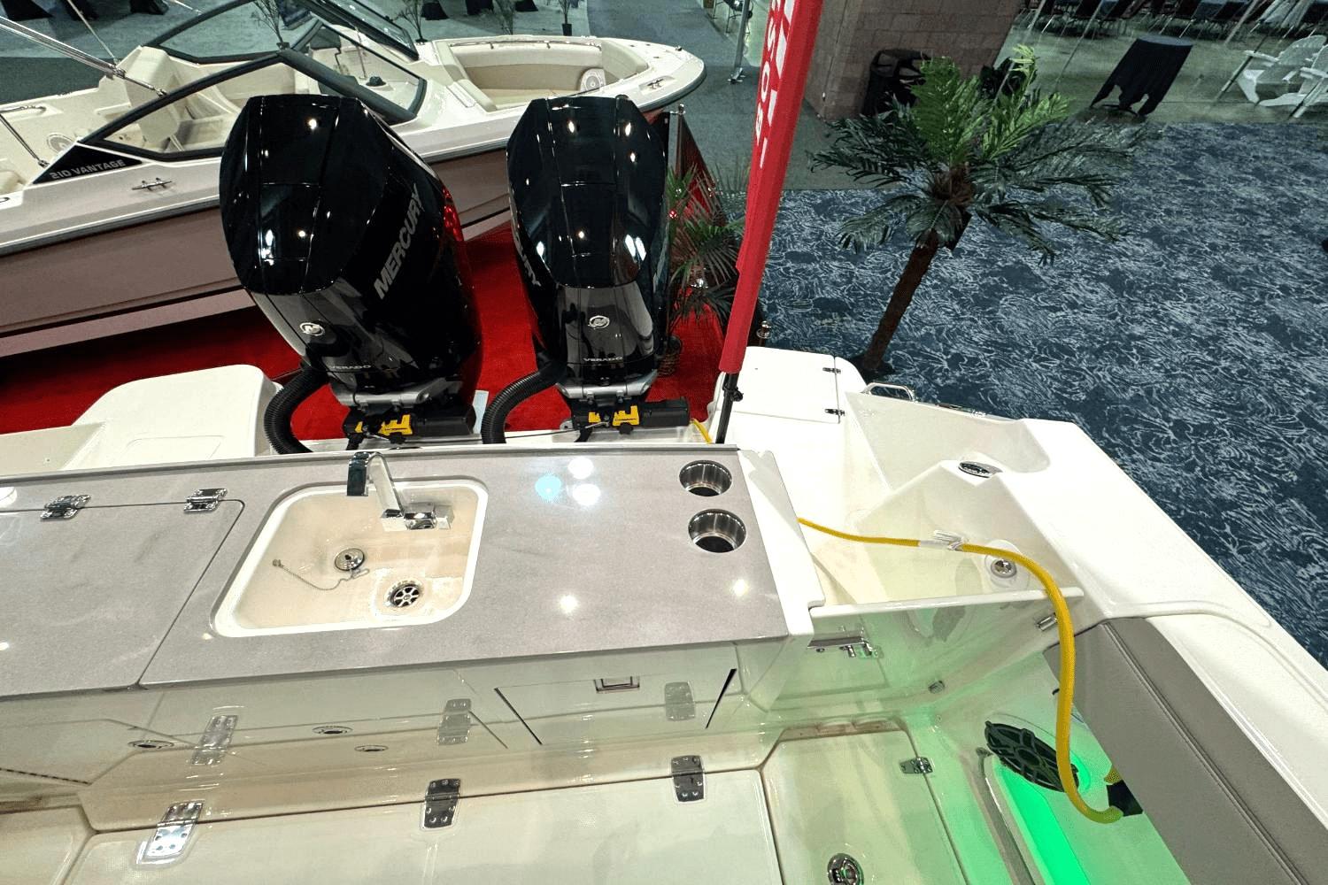2025 Boston Whaler 330 Vantage - 13