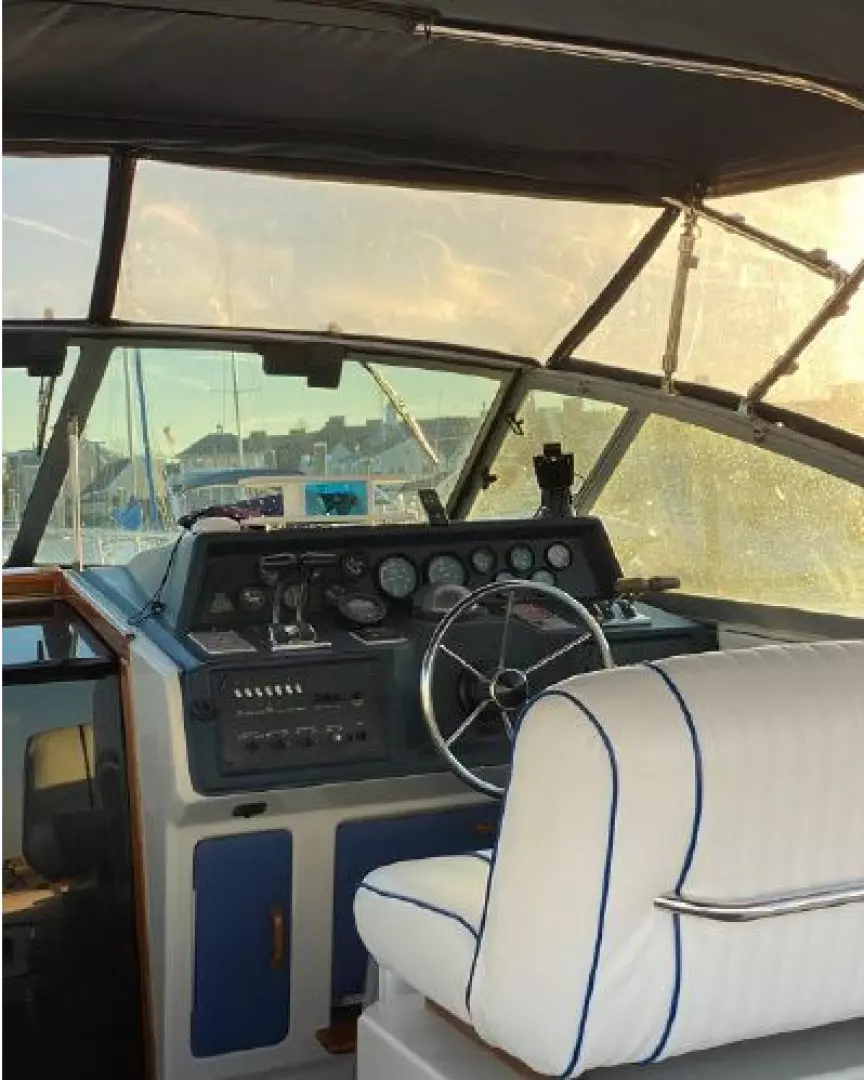 1988 Sea Ray 340 Express Cruiser - Image 10