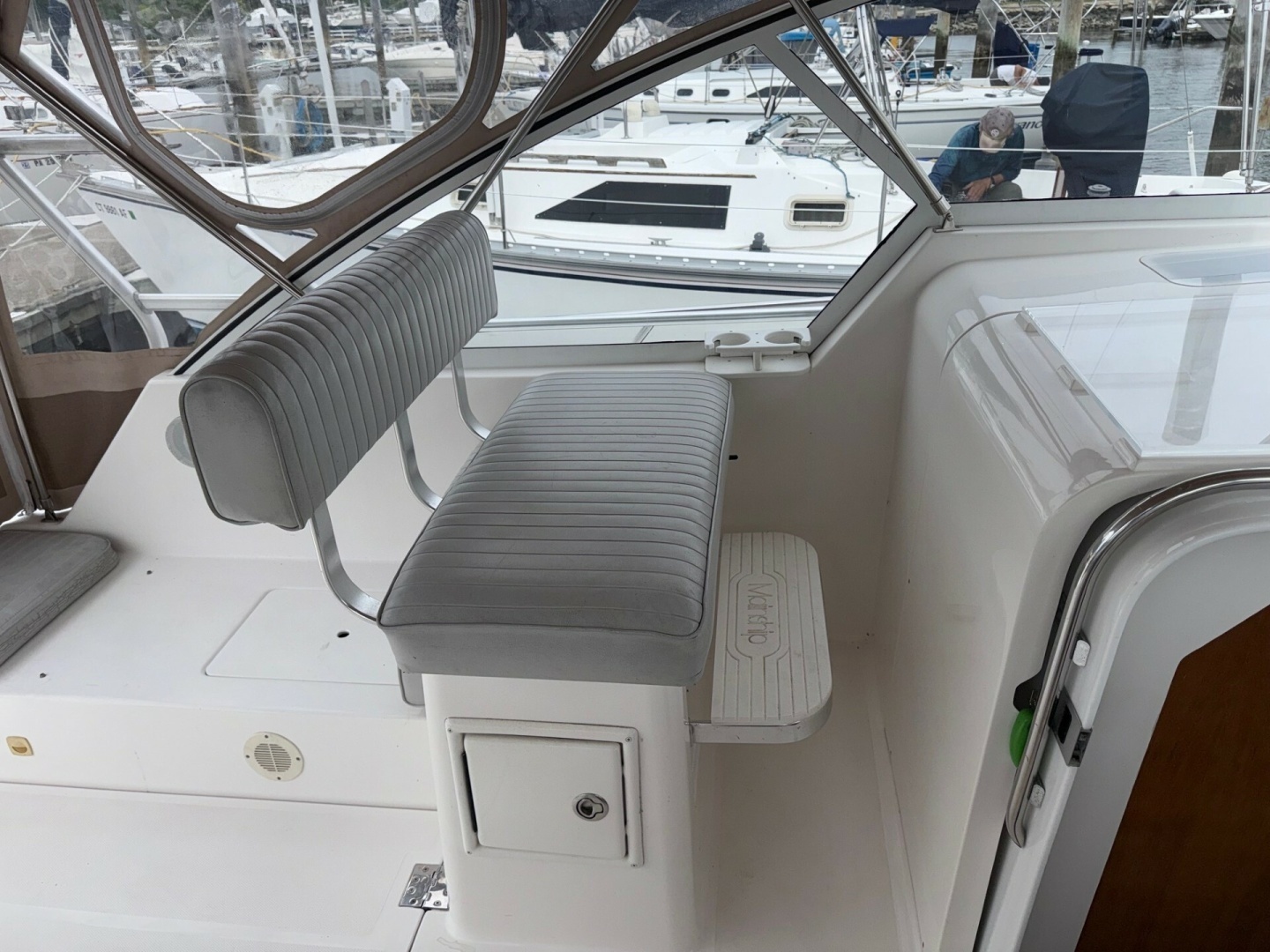 2003 Mainship 34' Pilot - Image 8
