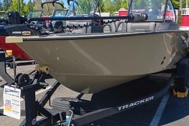 2026 Tracker Targa V-19 Combo
