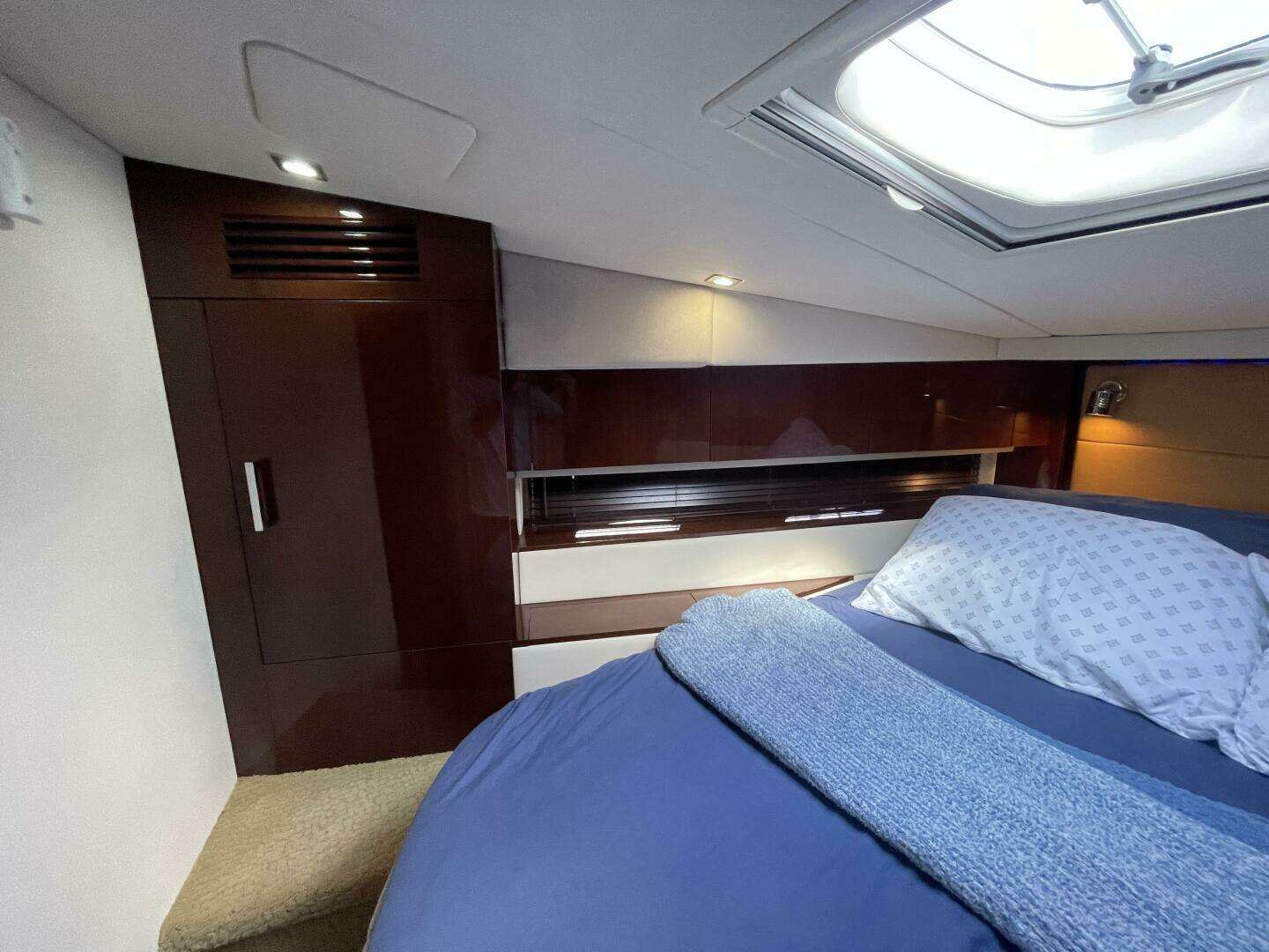 2010 Sea Ray 450 Sundancer - Image 73