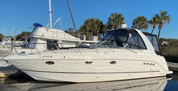 2004 Chaparral Signature 350 boat docked with palm trees in background.