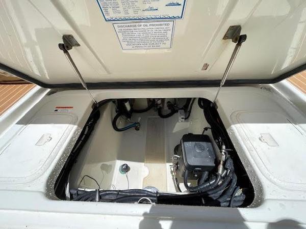 2005 Hydra-Sports 3300 VX - 30