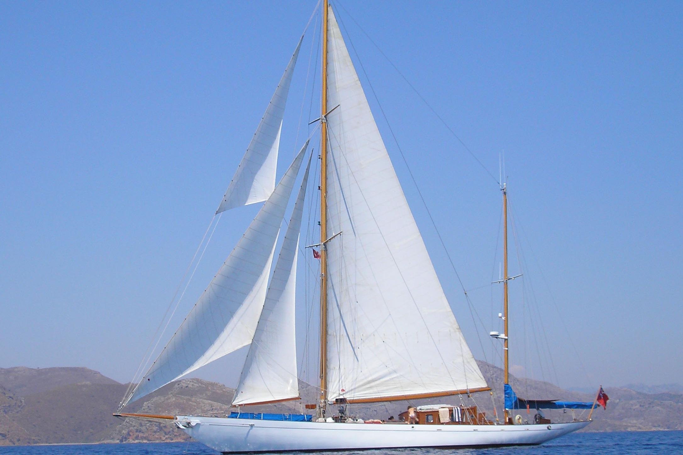 1933 Camper & Nicholsons classic wooden ketch