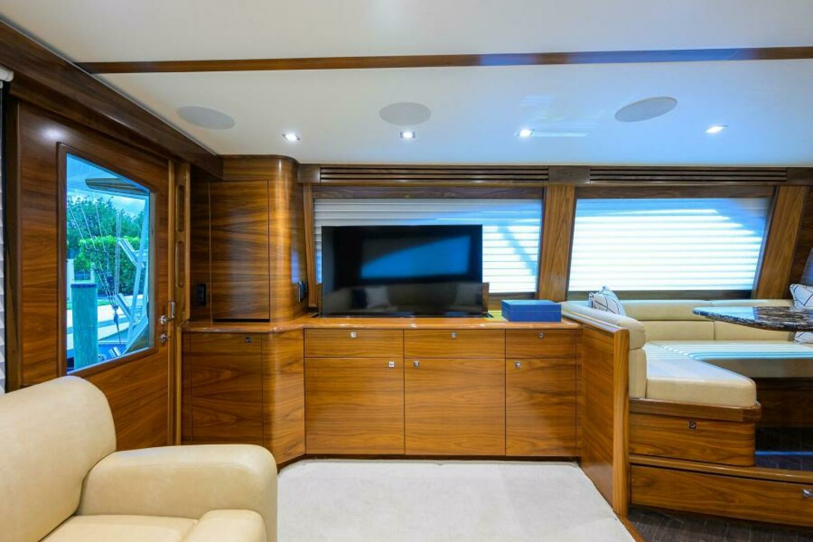 2023 Viking 64 Convertible - Image 7