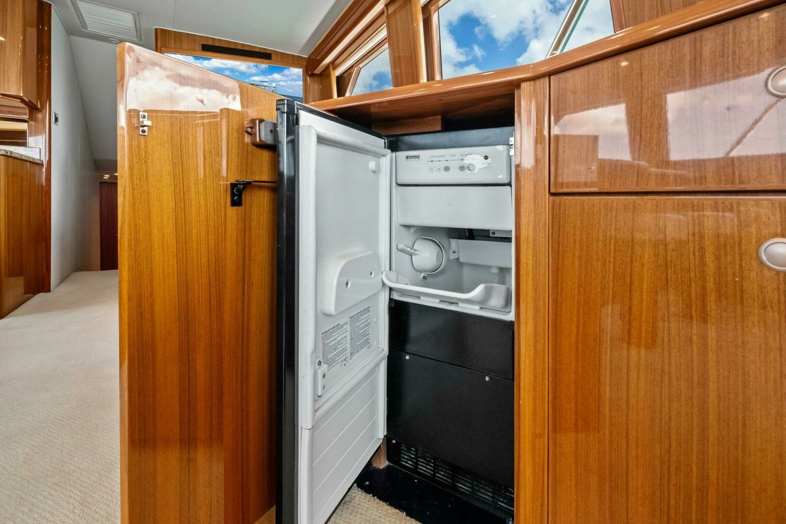 2008 Viking 64 Convertible - Image 44
