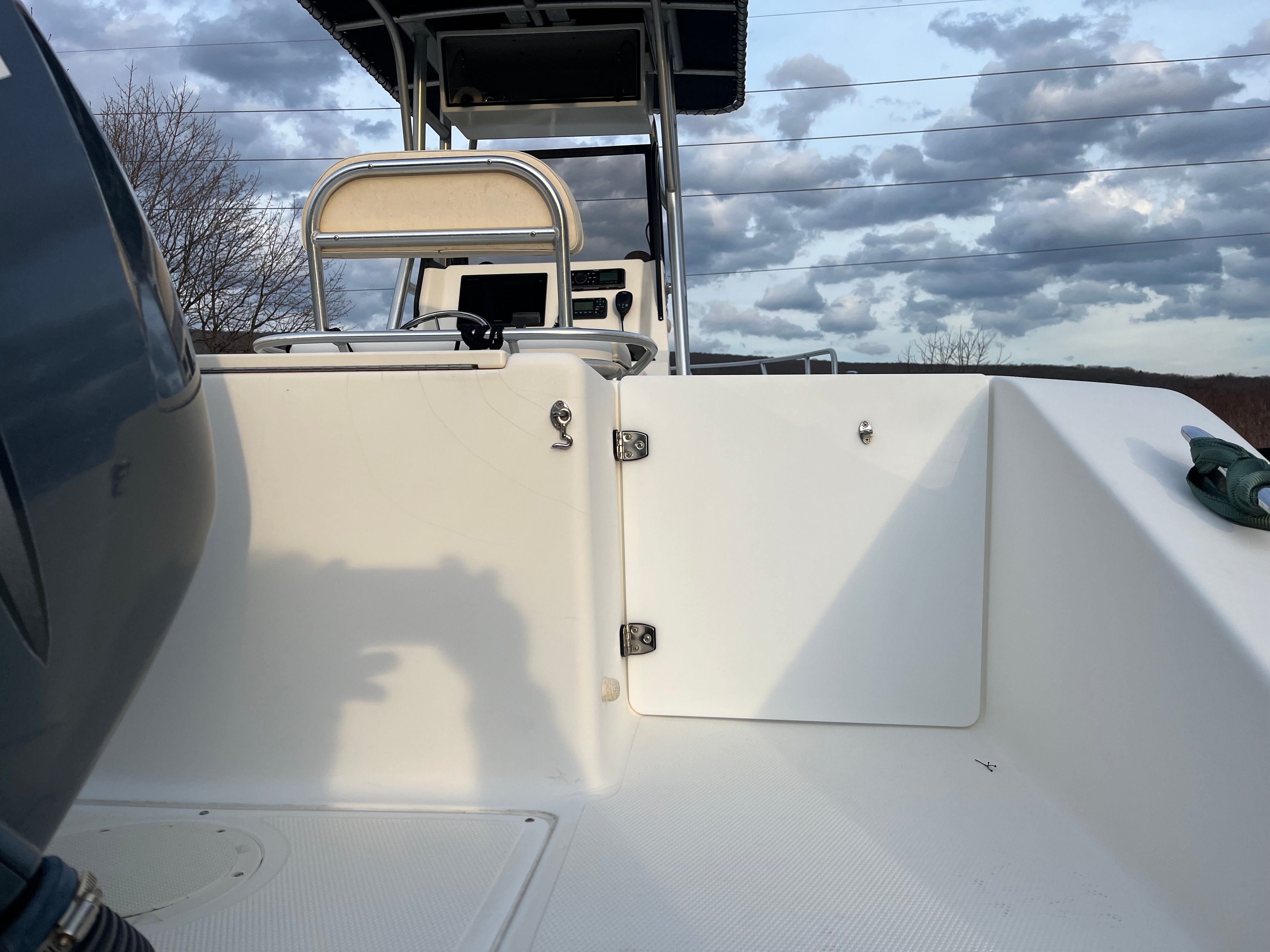 2002 Mako 232 Center Console - 9