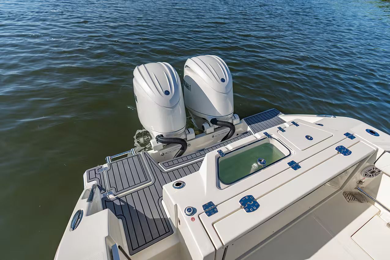 2027 Cobia 245 Center Console - 16