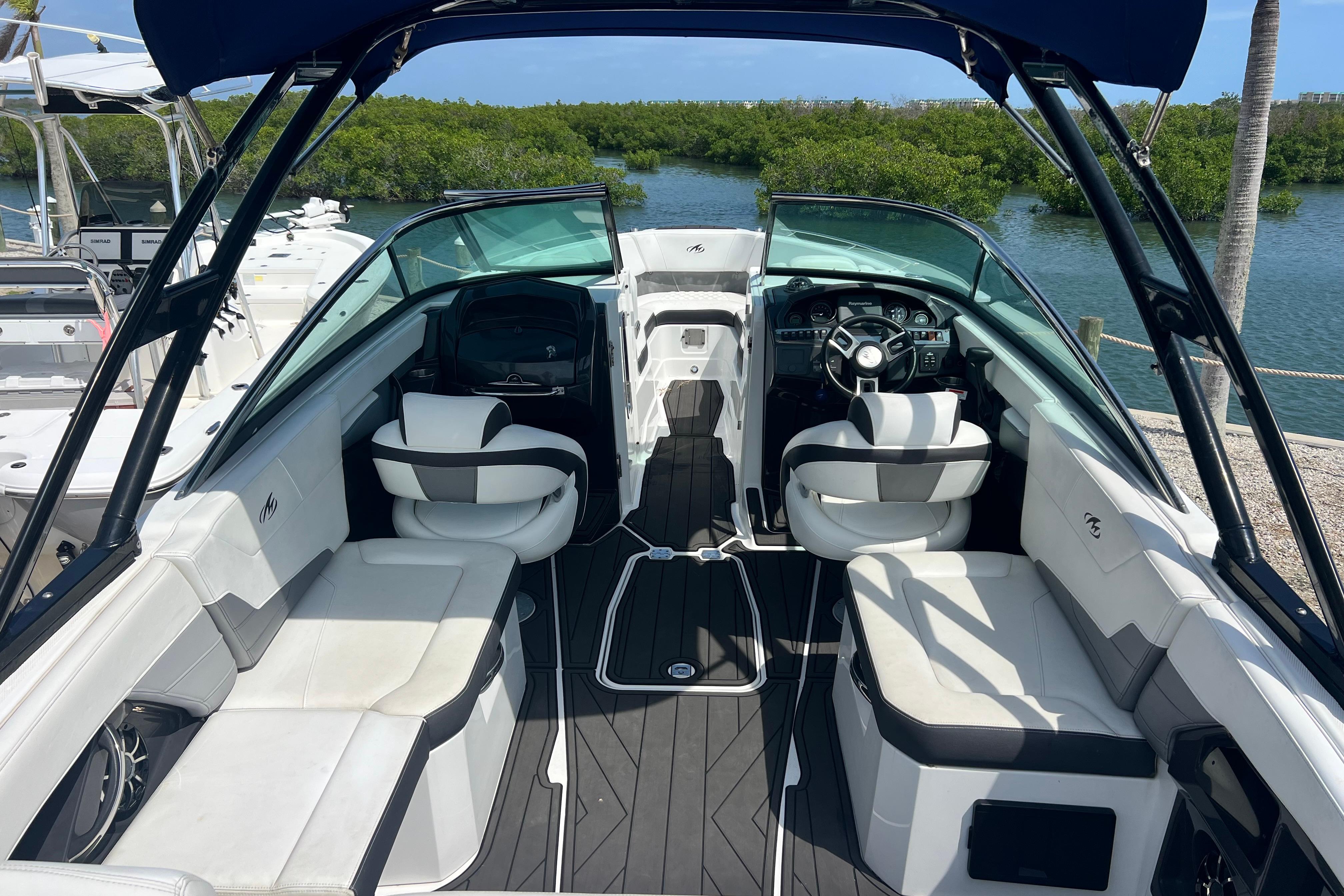 2015 Monterey 268SS Super Sport boat interior with sleek seating and modern dashboard.